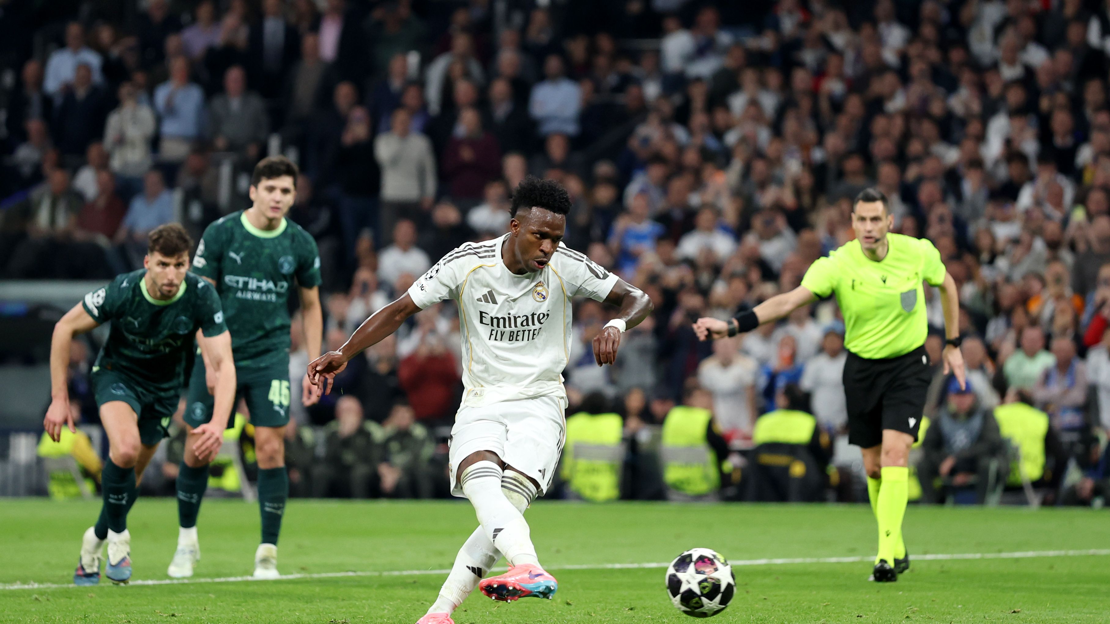 فينيسيوس جونيور يعتذر لجماهير ريال مدريد بعد إهدار ركلة جزاء أمام مانشستر سيتي