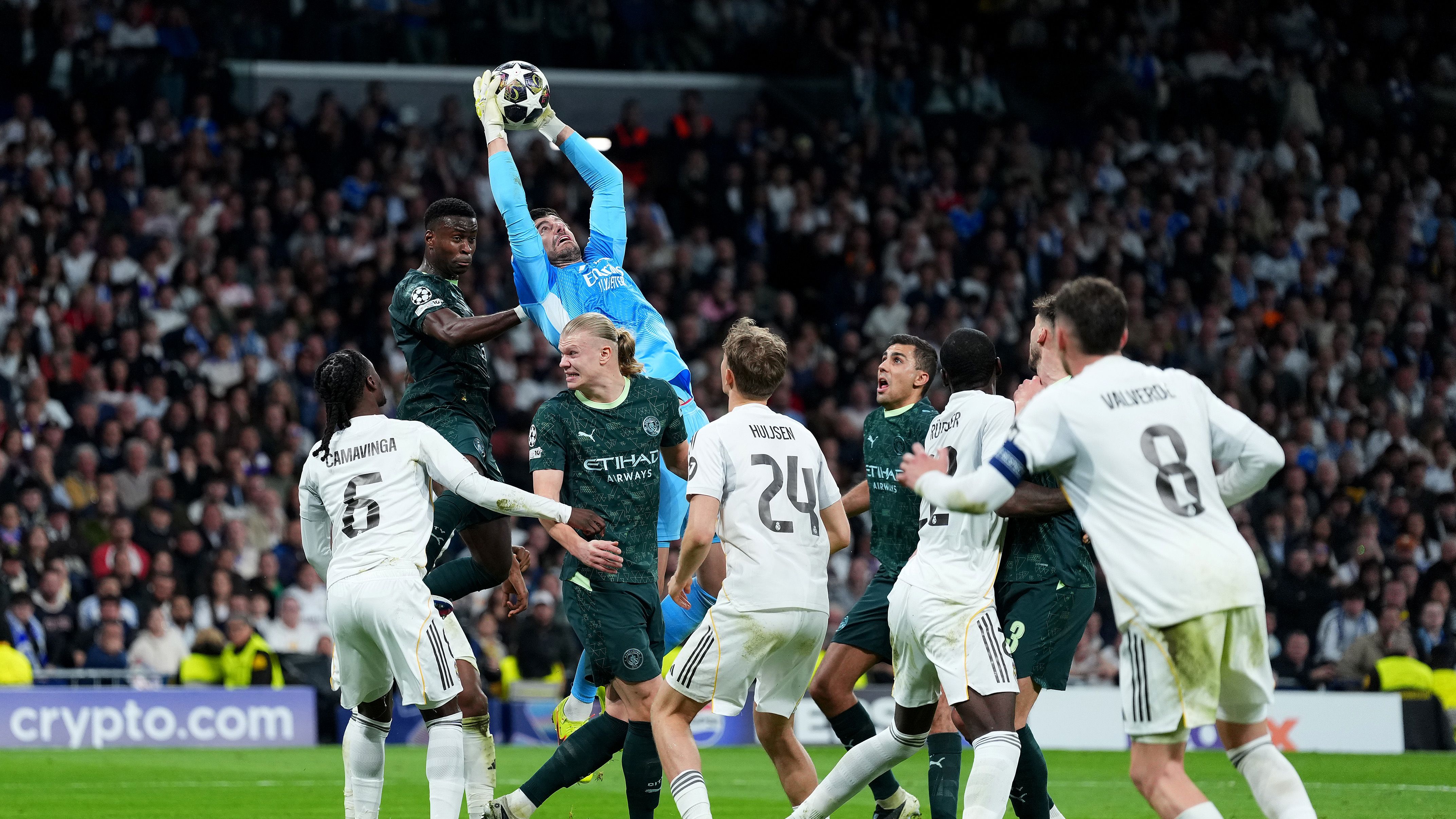 ضربة قوية لريال مدريد بخروج حارسه تيبو كورتوا في مباراة مانشستر سيتي بدوري الأبطال
