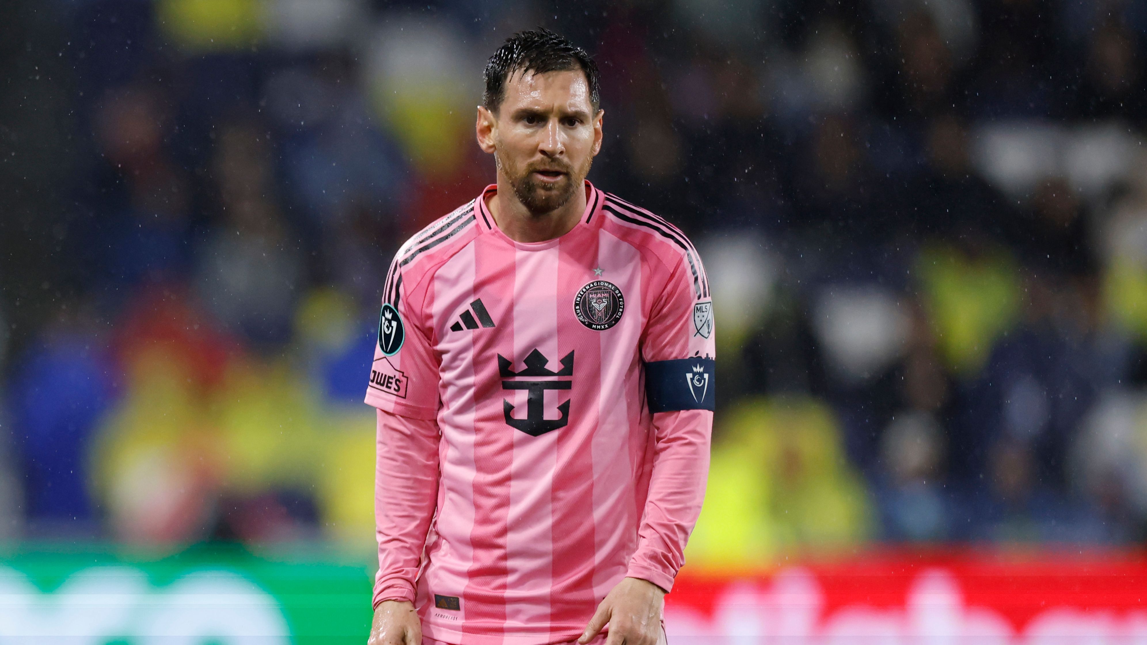 ميسي يرفض التورط في انتخابات برشلونة ويتعلم من دروس الماضي