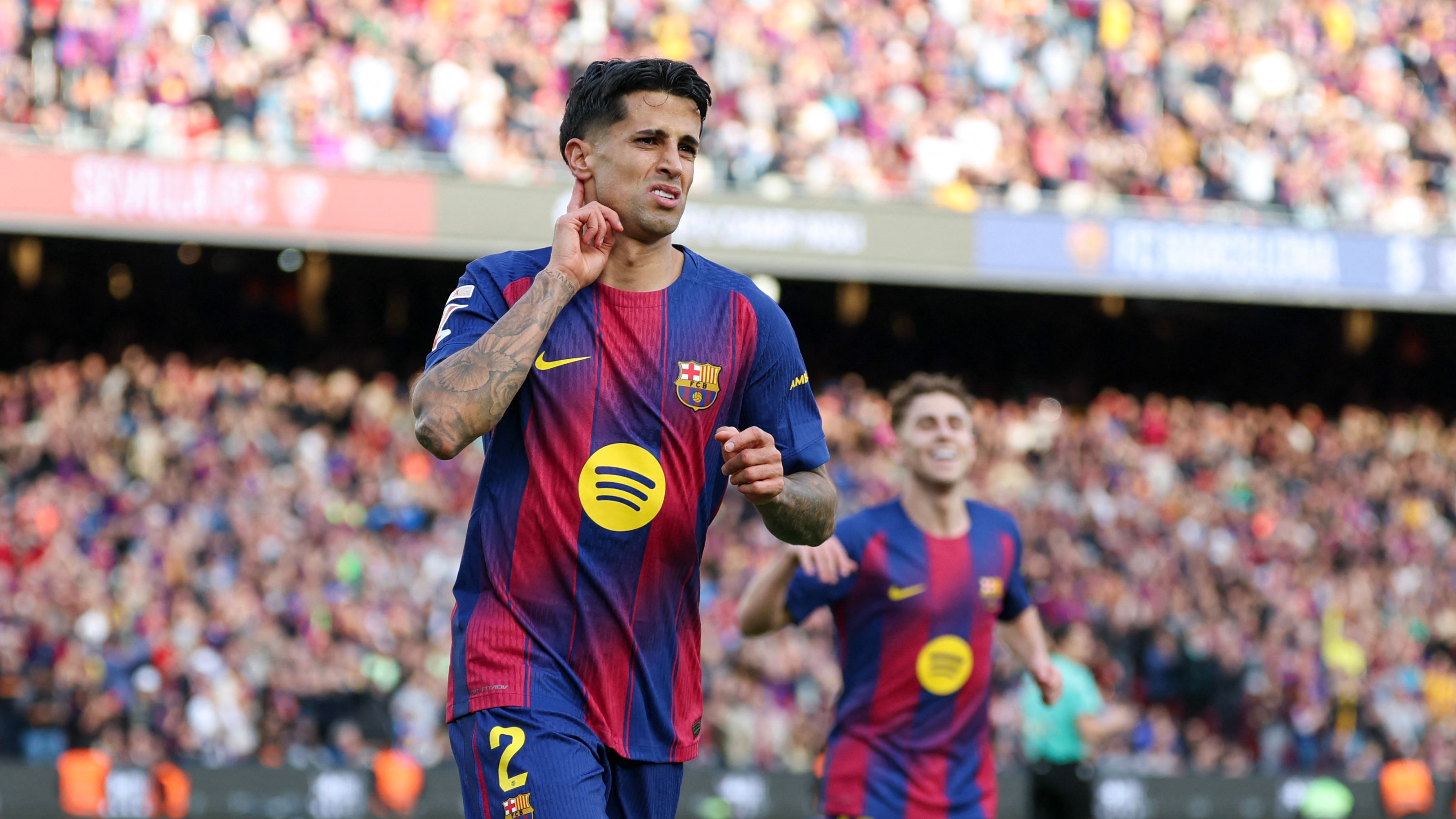 الهلال يدفع 5 ملايين يورو لضم كاسادو مقابل بقاء كانسيلو في برشلونة