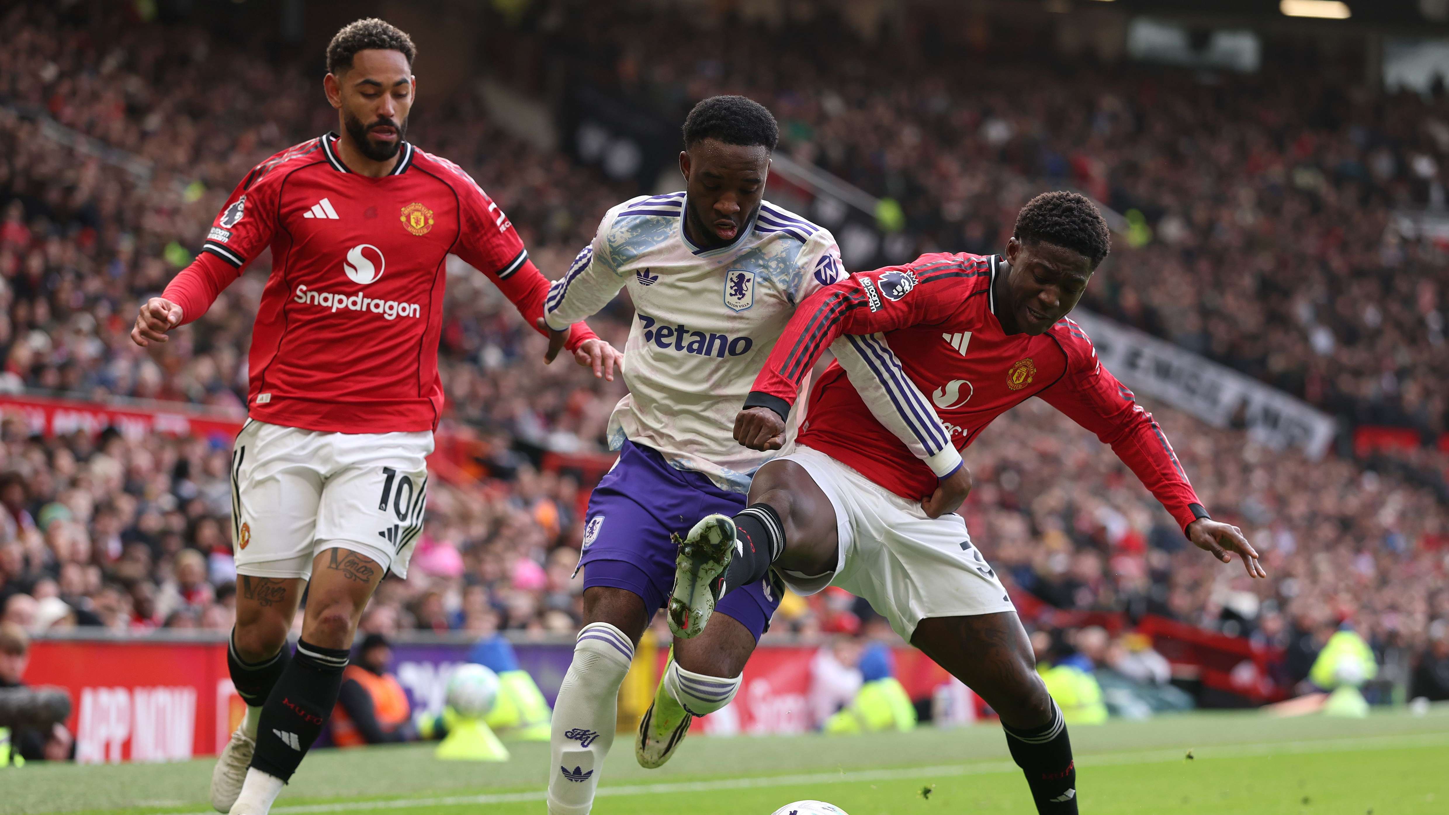 Manchester United v Aston Villa - Premier League