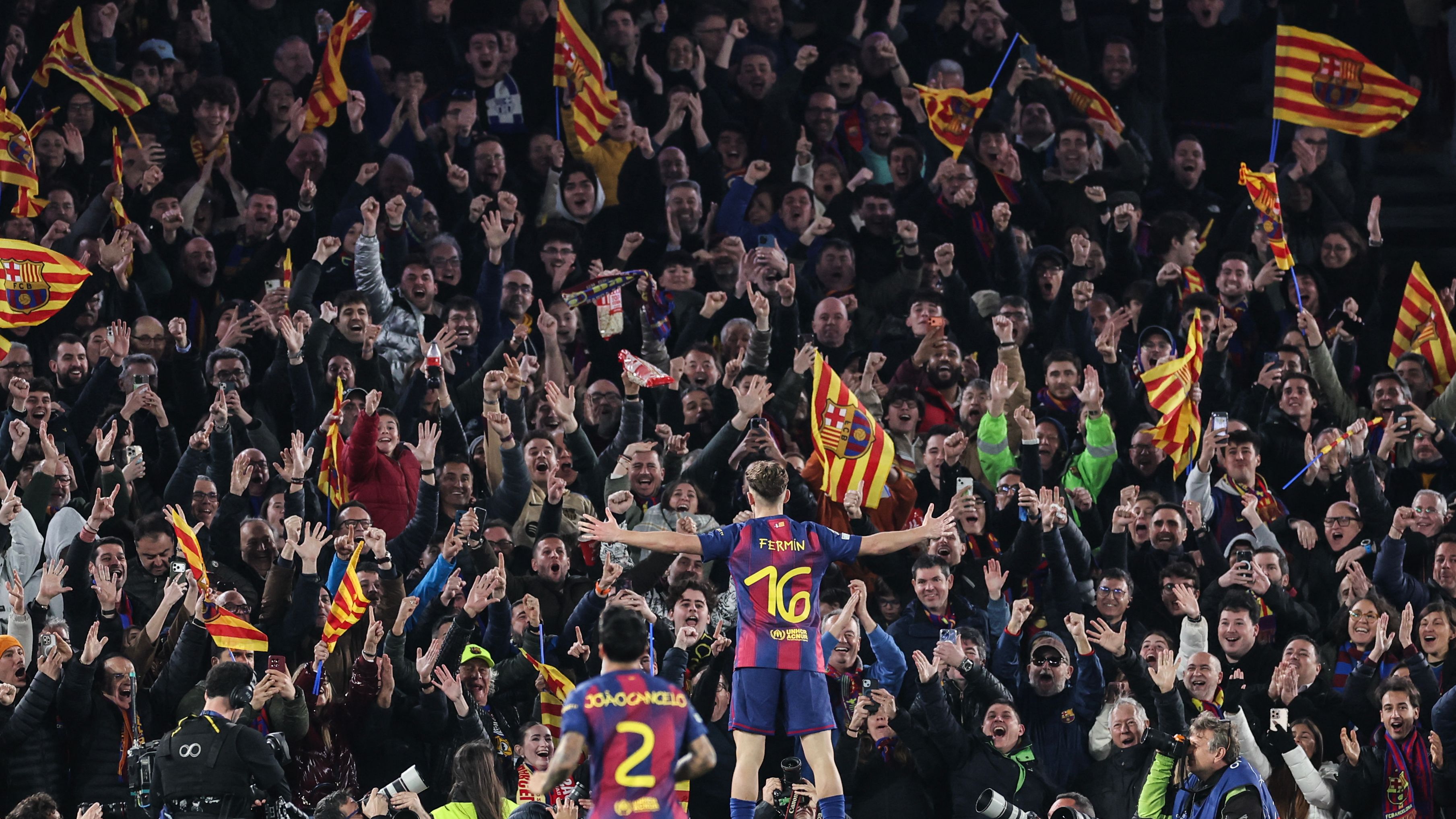 TOPSHOT-FBL-EUR-C1-BARCELONA-NEWCASTLE