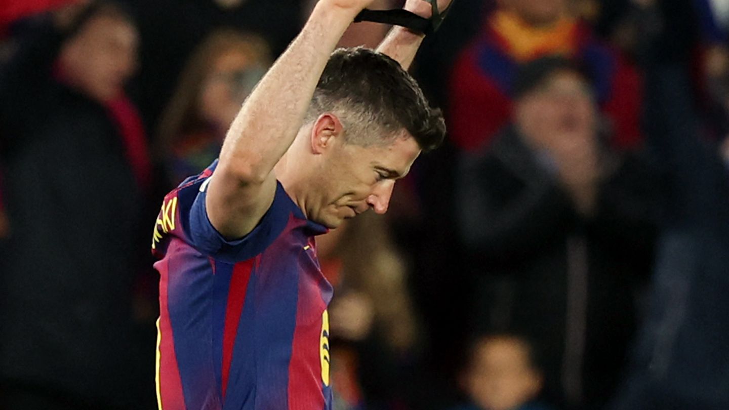 ليفاندوفسكي يجهل دوره مع برشلونة