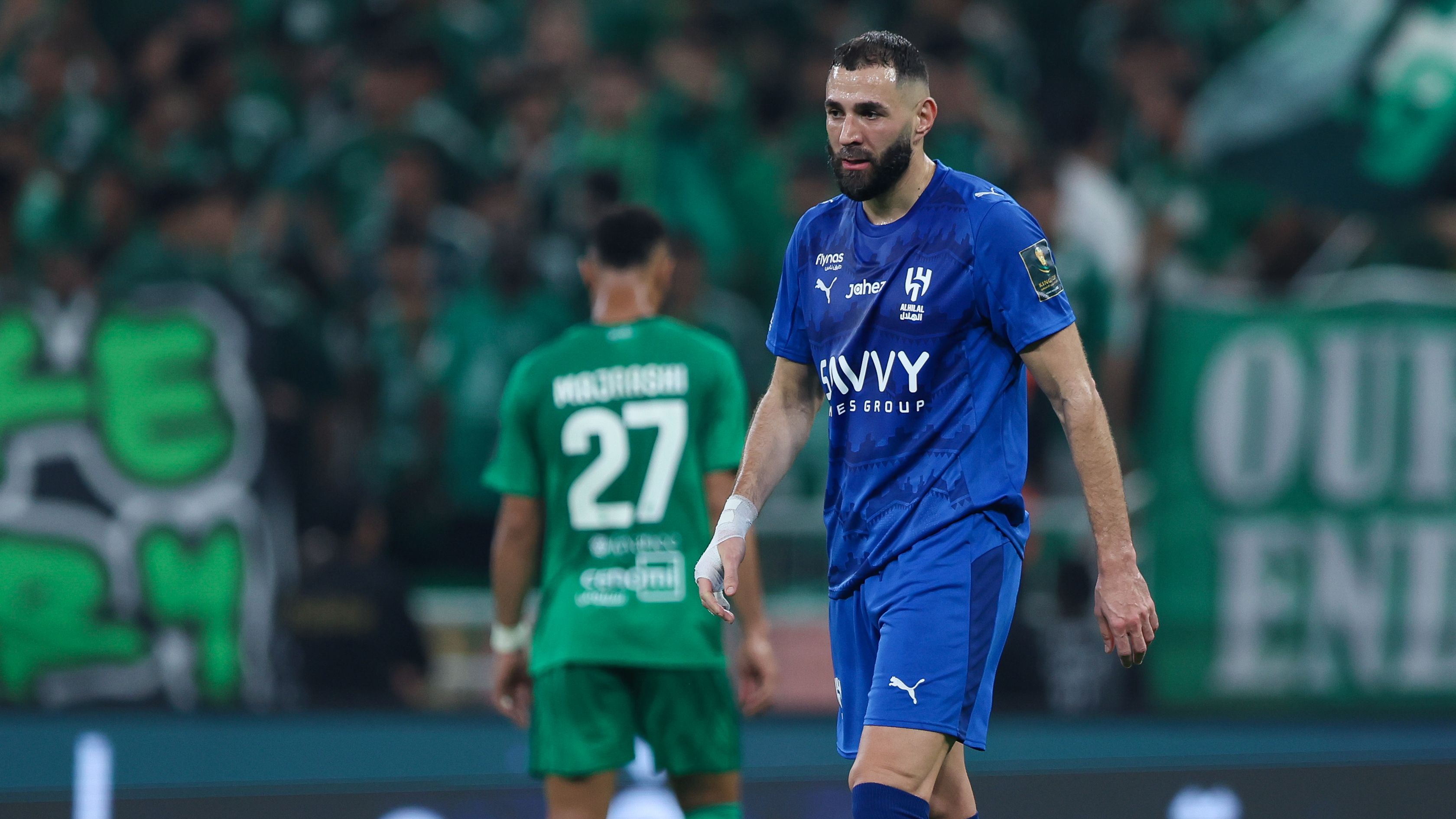صدمة جديدة للهلال.. بنزيما يغيب عن مواجهة التعاون بسبب إصابة مفاجئة