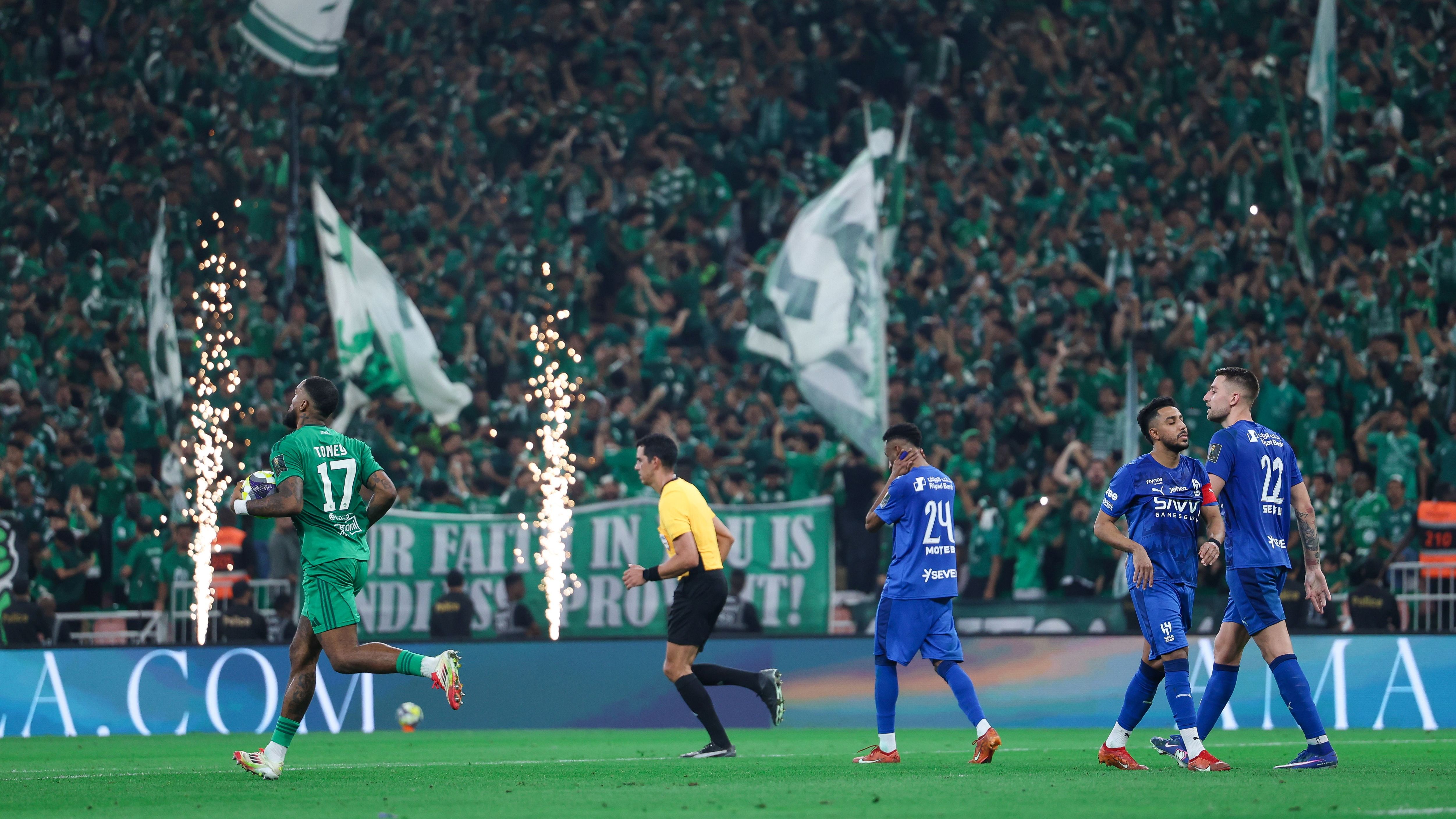 هل يشارك في كلاسيكو الأهلي؟.. عودة نجم الهلال لا تزال معلقة