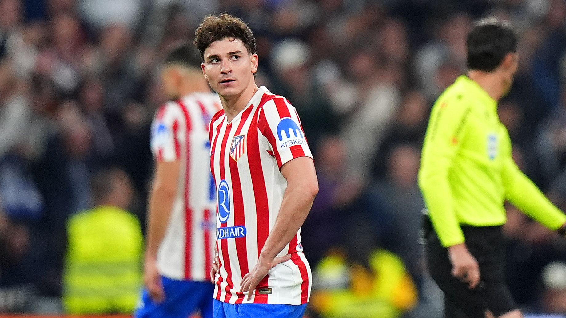 صفقة تبادلية محتملة: رغبة أتلتيكو مدريد قد تفتح الباب أمام برشلونة لضم جوليان ألفاريز