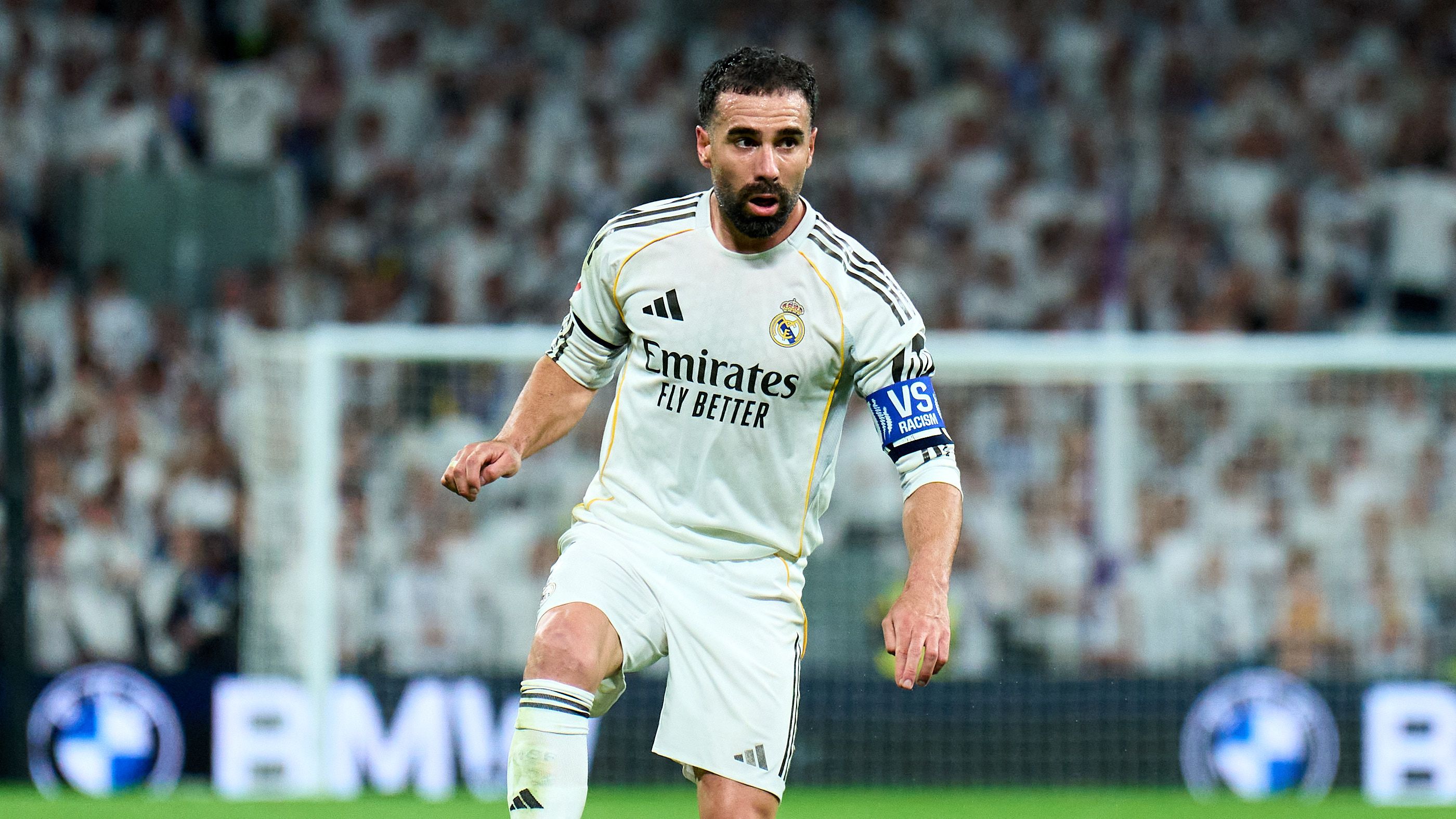 أربيلوا يحسم معركة اليمين لريال مدريد أمام بايرن ميونخ في دوري الأبطال
