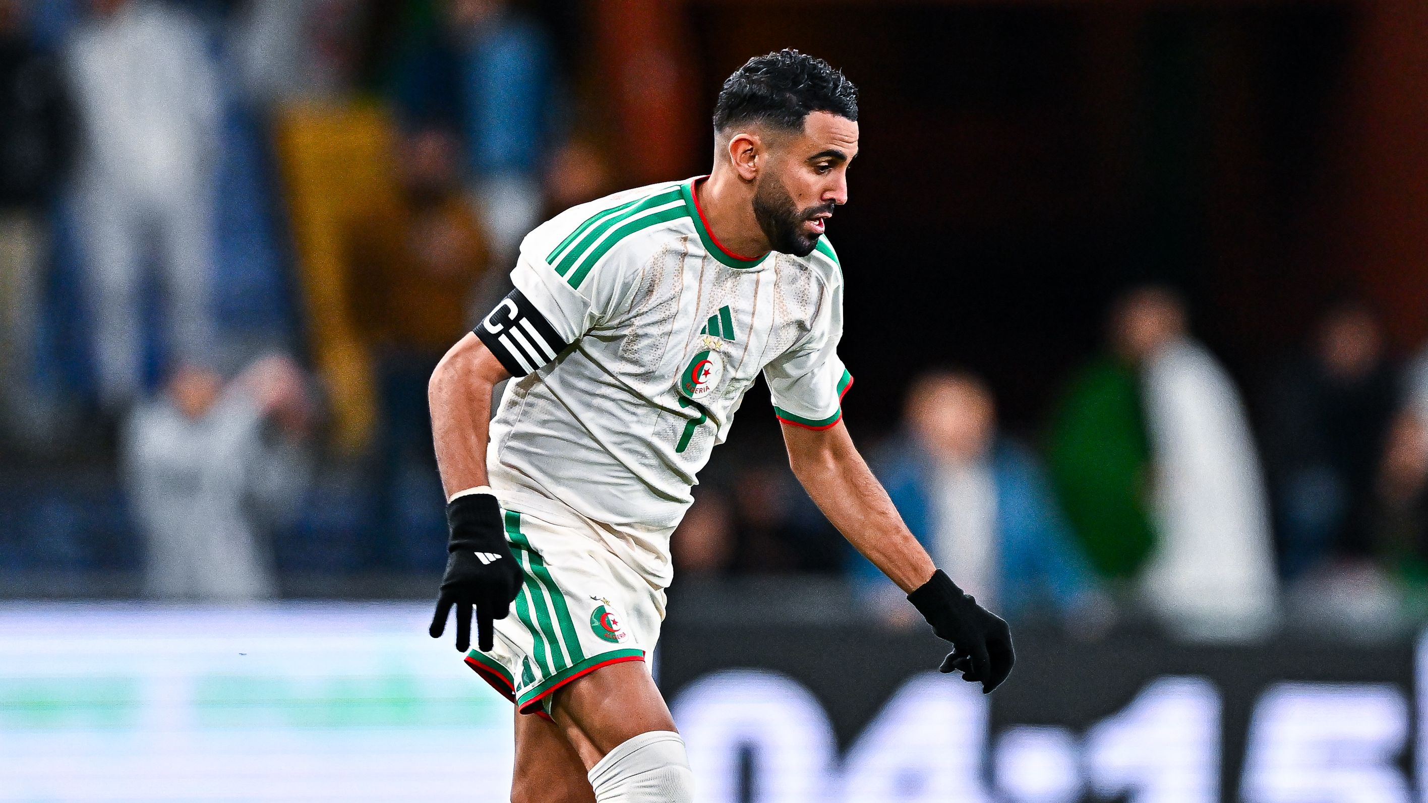 بعد زلزال آسيا.. الاتحاد الجزائري يحسم الجدل حول "شارة" محرز