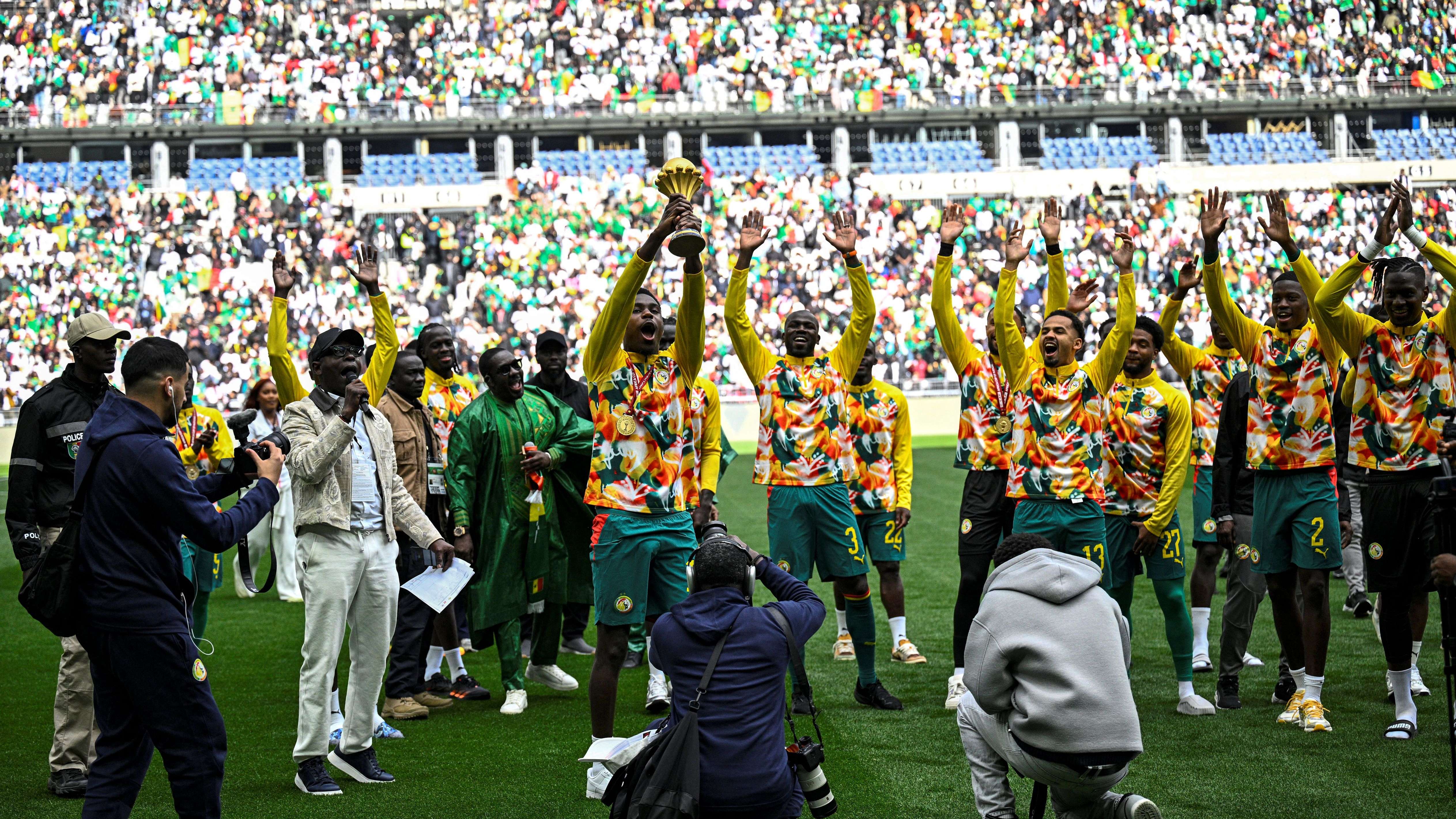 FBL-FRIENDLY-SEN-PER