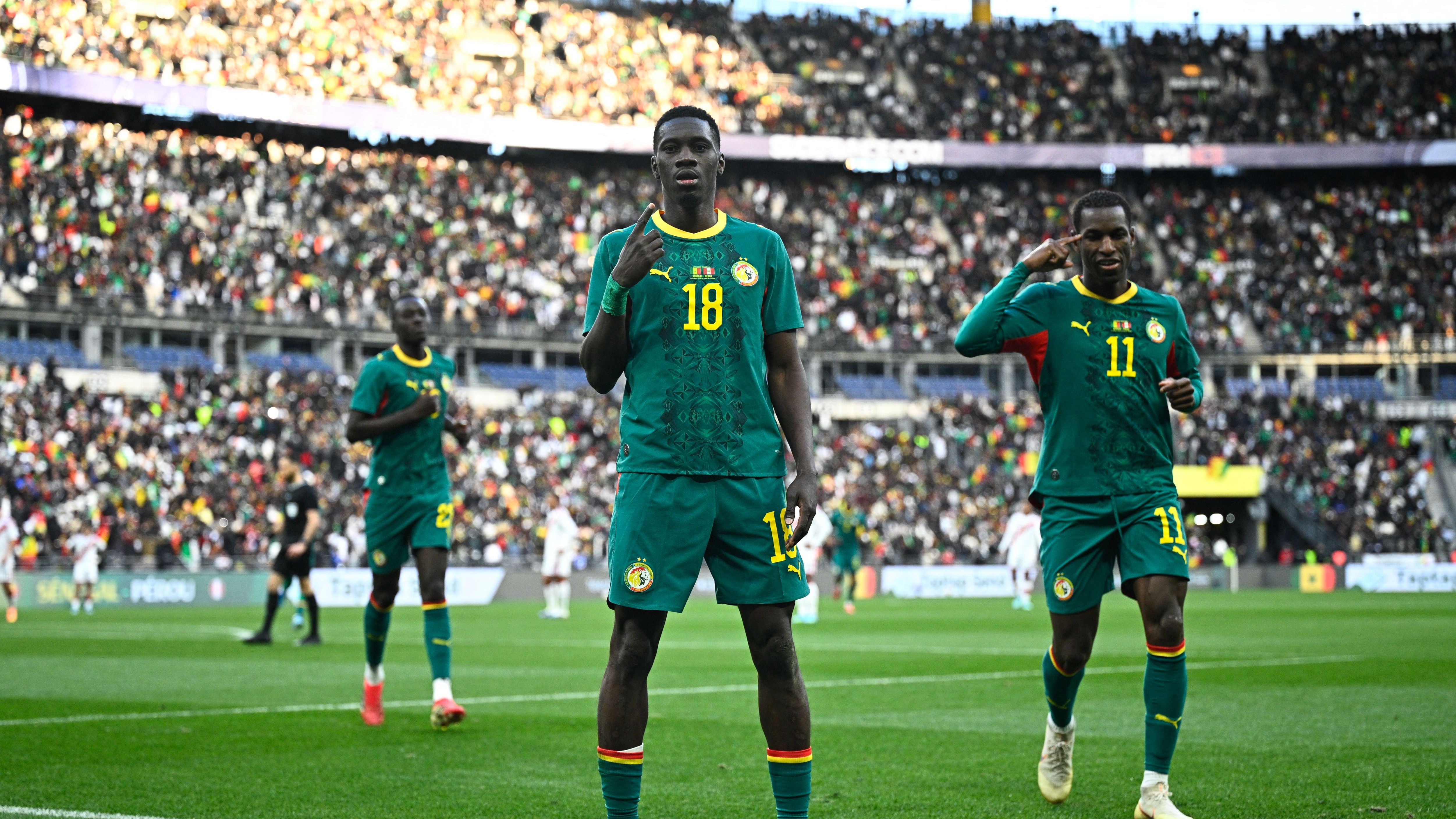 TOPSHOT-FBL-FRIENDLY-SEN-PER