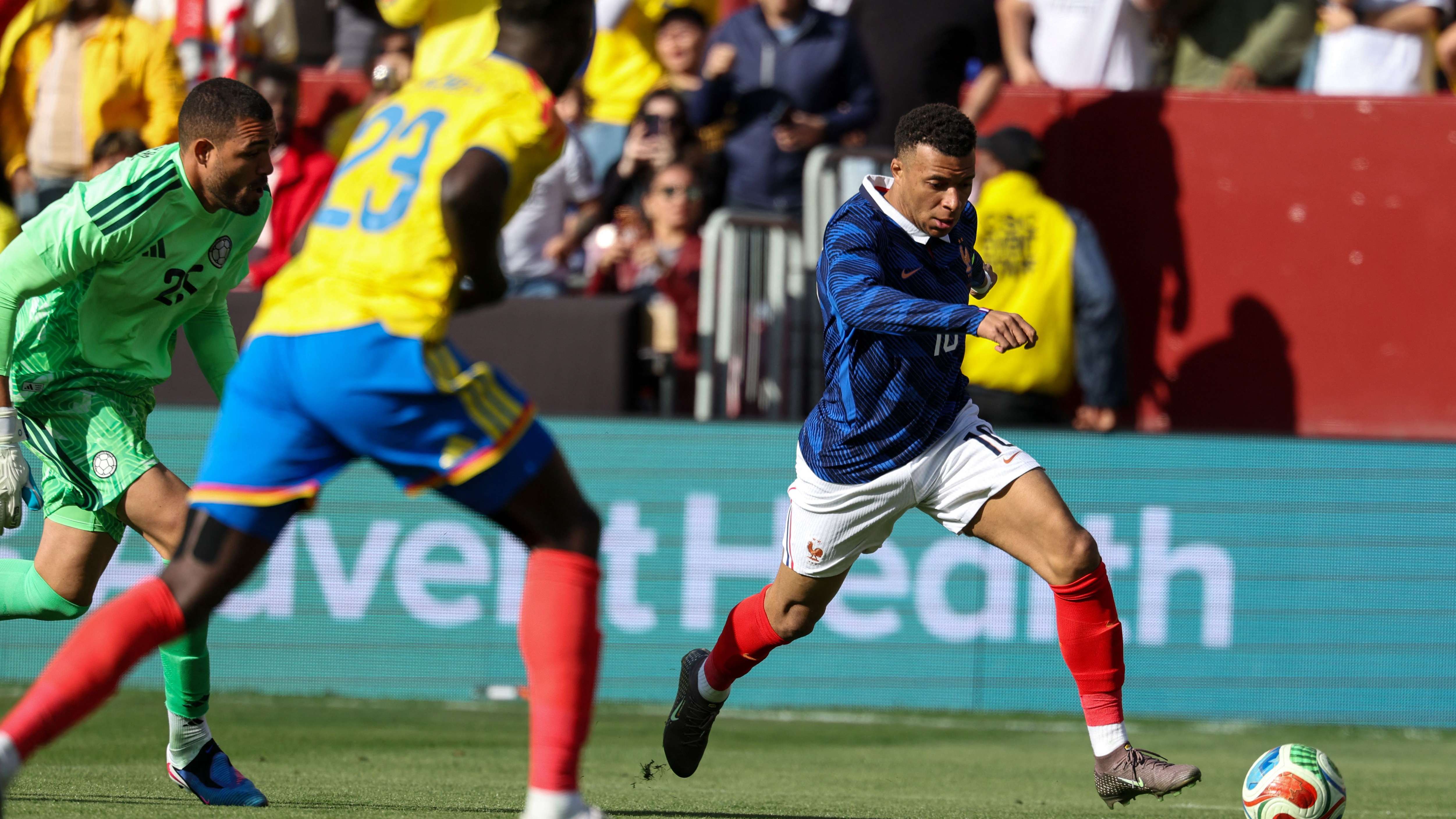 FBL-FRIENDLY-COL-FRA