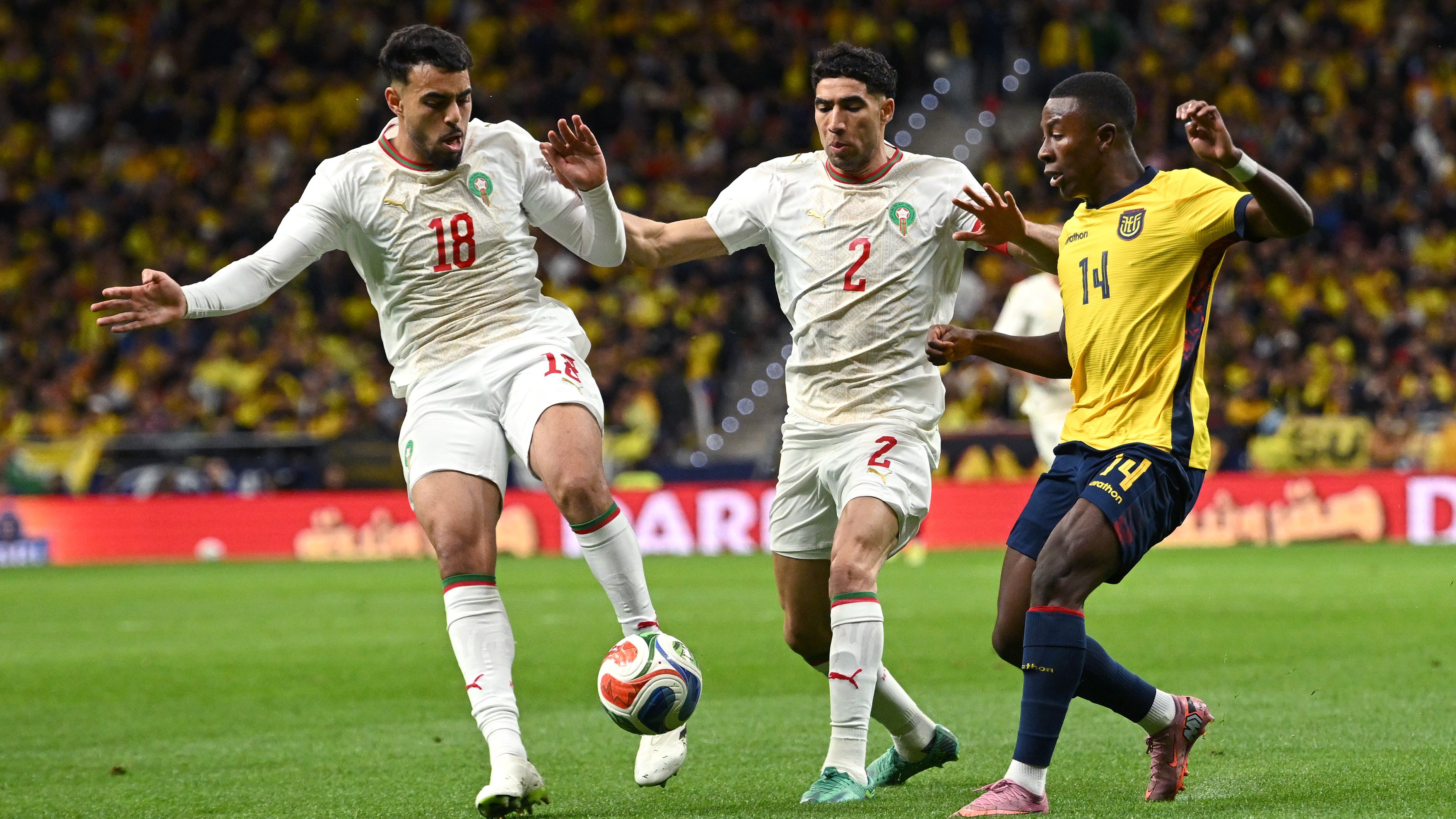 لاعب مغربي يعتذر عن إعجابه باحتفالات السنغال بكأس أمم أفريقيا وسط أزمة جماهيرية