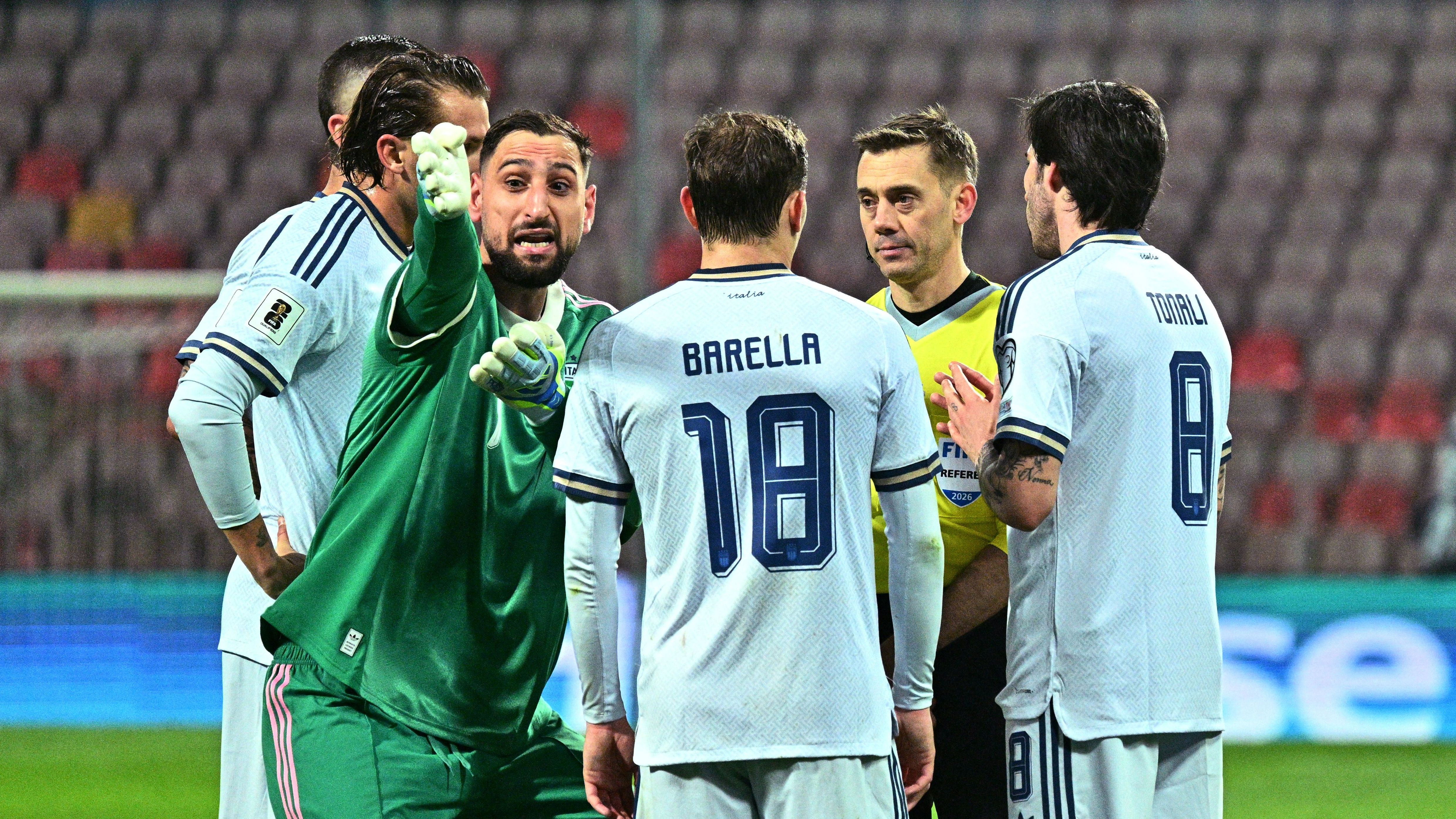 لاعب ميلان السابق يفجر فضيحة فساد ممنهج في الكالتشيو بعد إقصاء إيطاليا