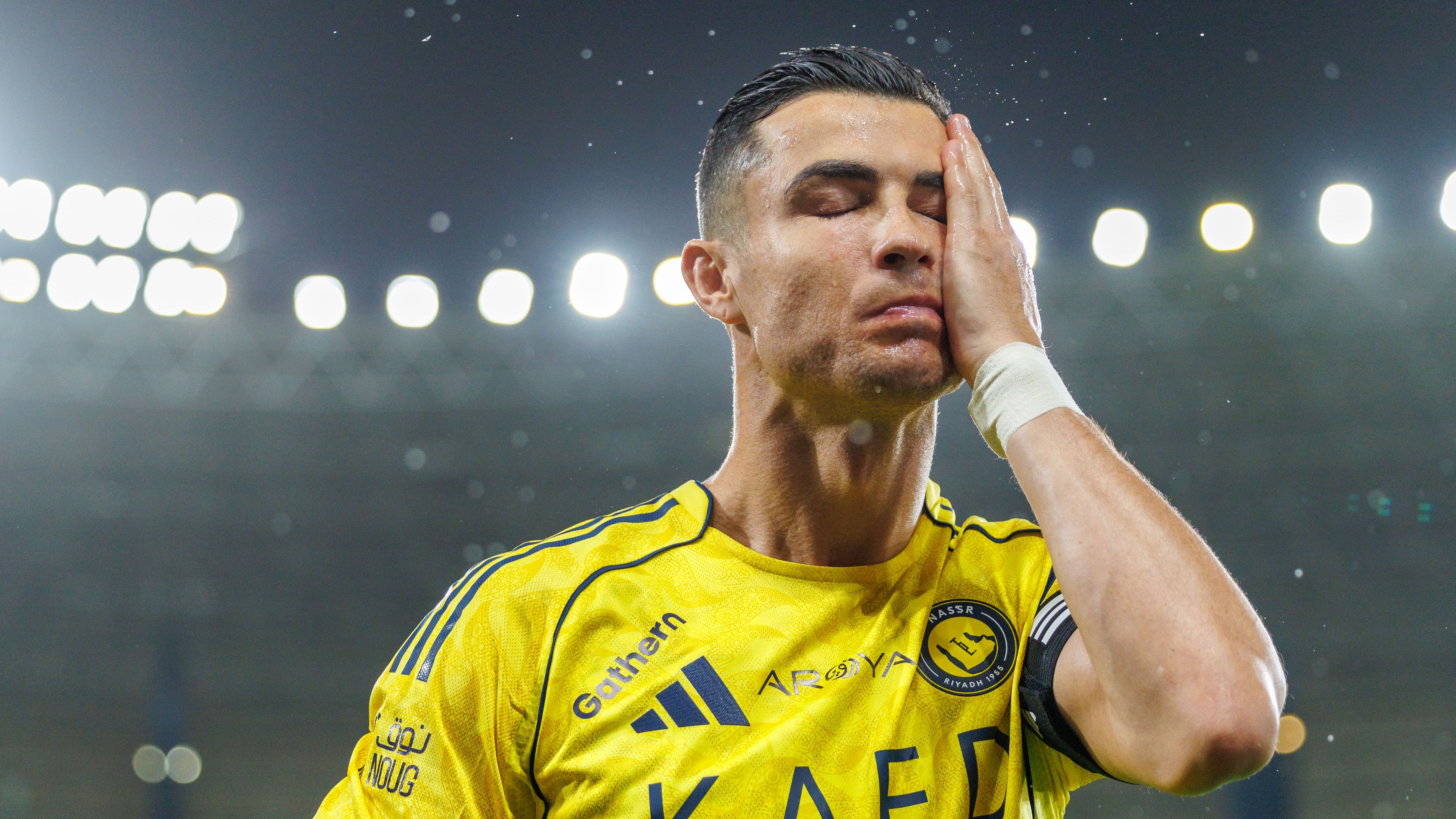 رونالدو يحتفل بالمباراة الـ100 مع النصر في دوري روشن السعودي