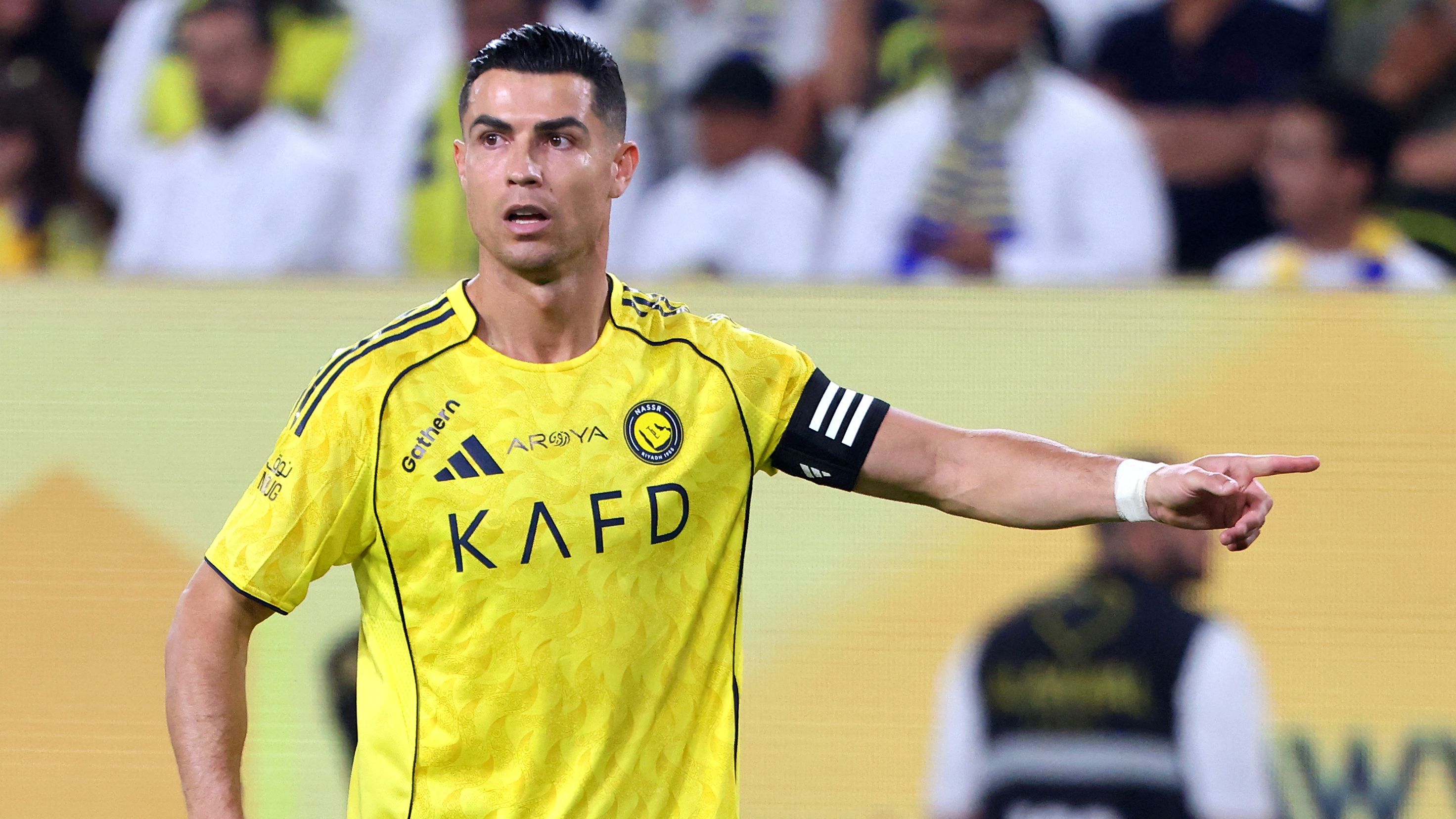كريستيانو رونالدو يعلق بعد خماسية النصر التاريخية ويحتفل بمئوية دوري روشن