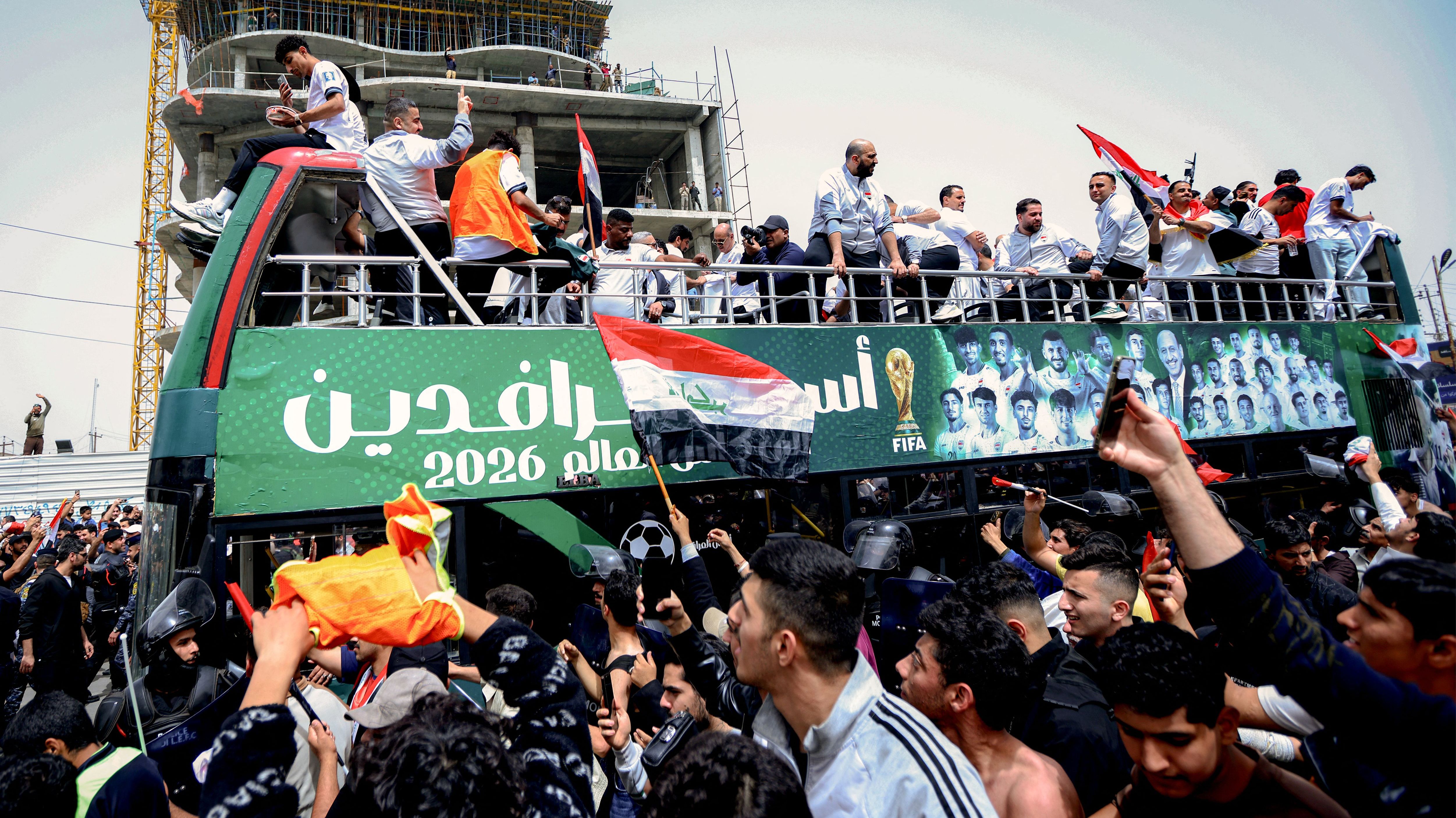 العراق يحتفل بتأهله التاريخي لكأس العالم بعد غياب 40 عامًا