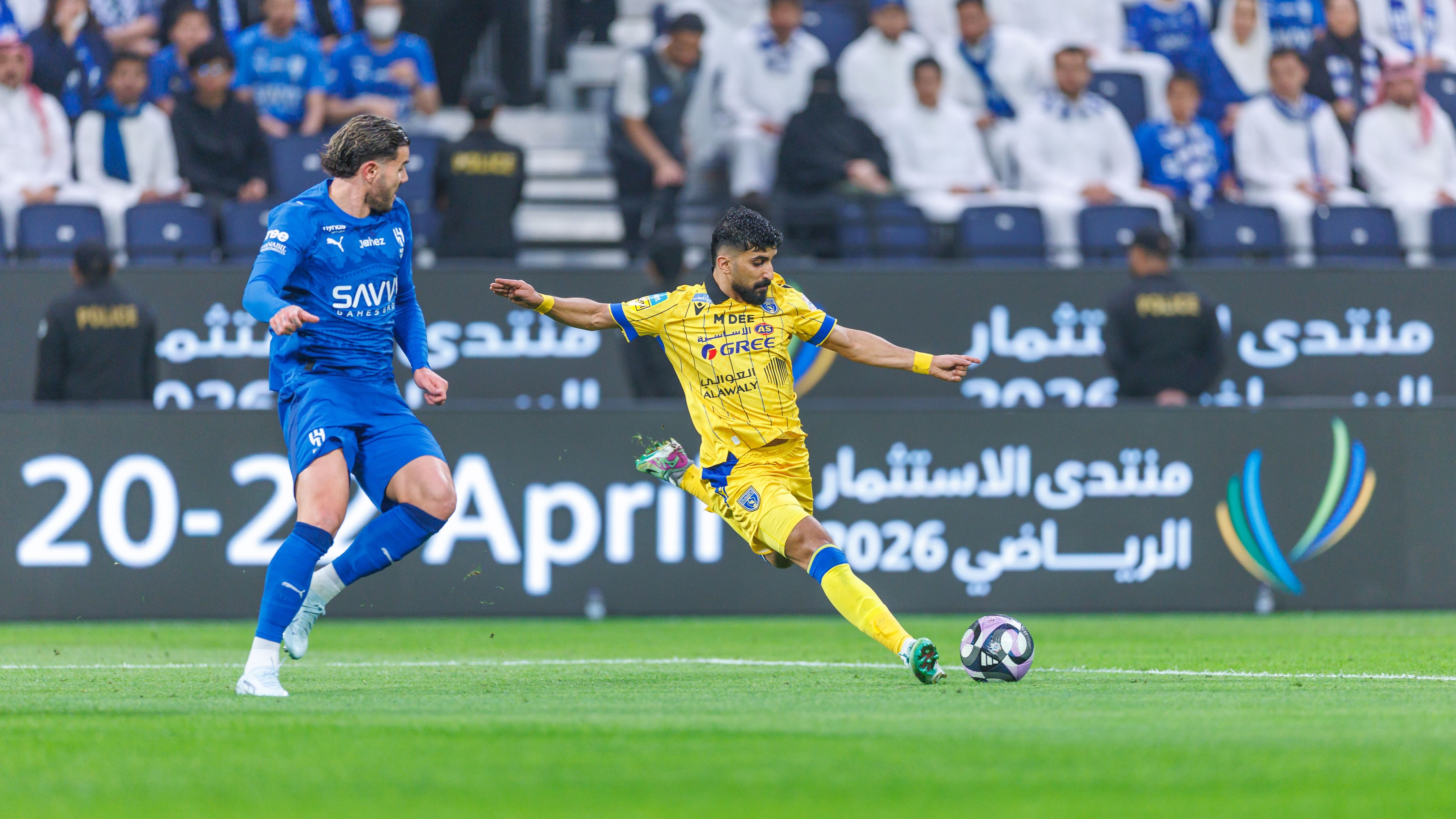 التعاون يهزم الهلال بتعادل مثير في دوري روشن السعودي للمرة الثانية خلال 40 يومًا