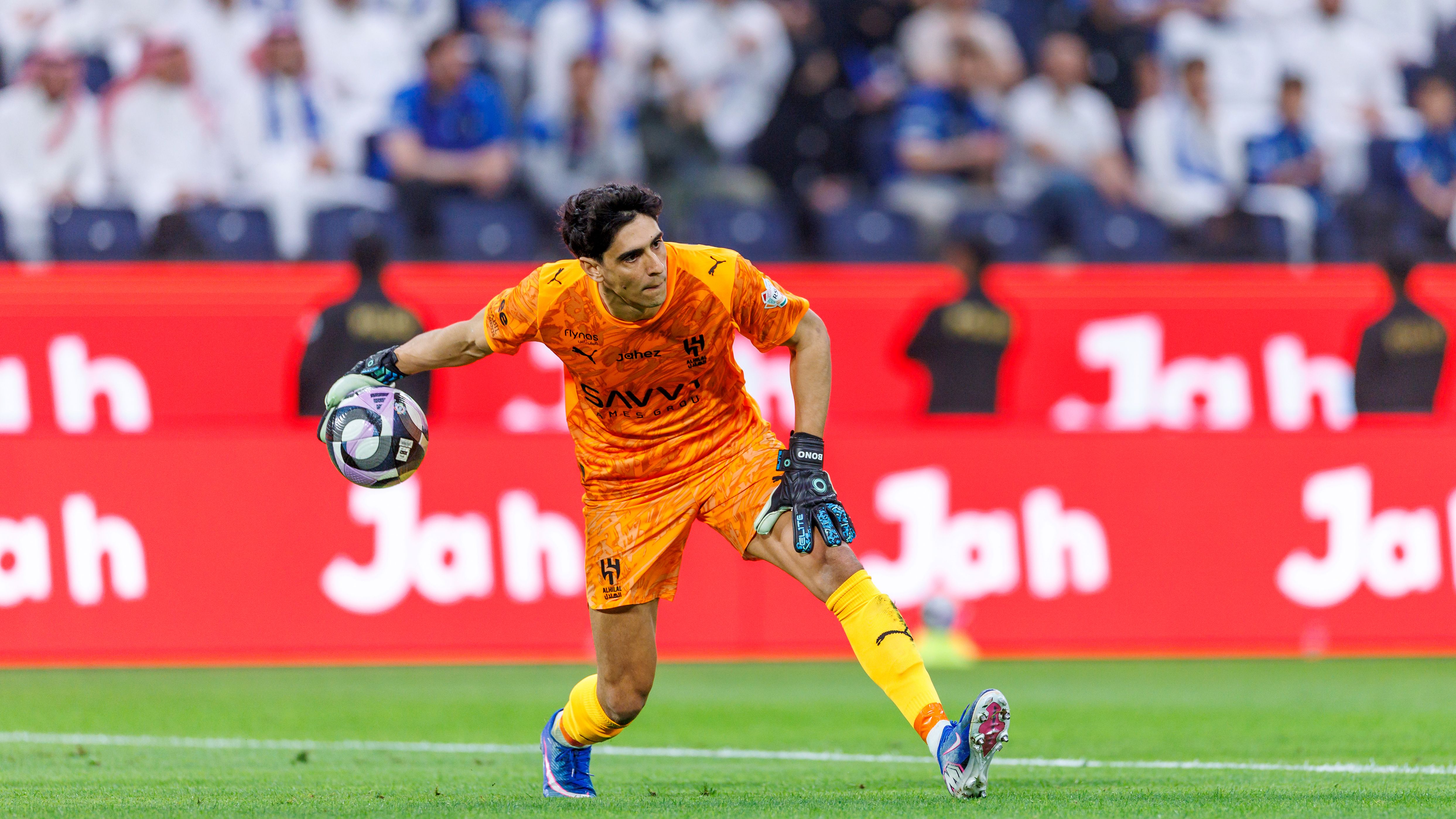 Yassine Bono misposition moment Al Hilal Al Taawoun 2026