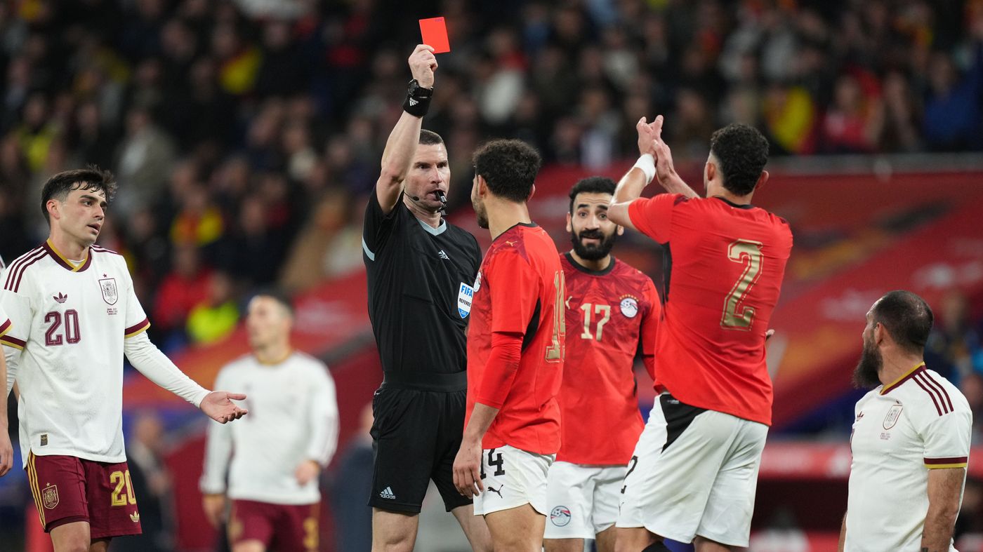 بالفيديو.. تهور حمدي فتحي يورطه أمام إسبانيا