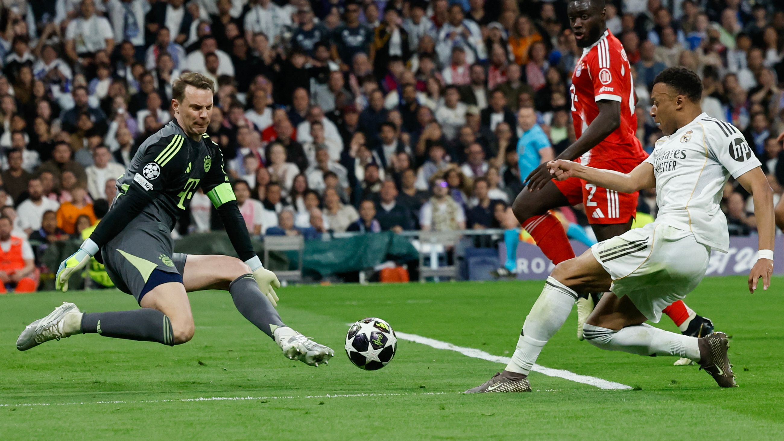 TOPSHOT-FBL-EUR-C1-REAL MADRID-BAYERN MUNICH
