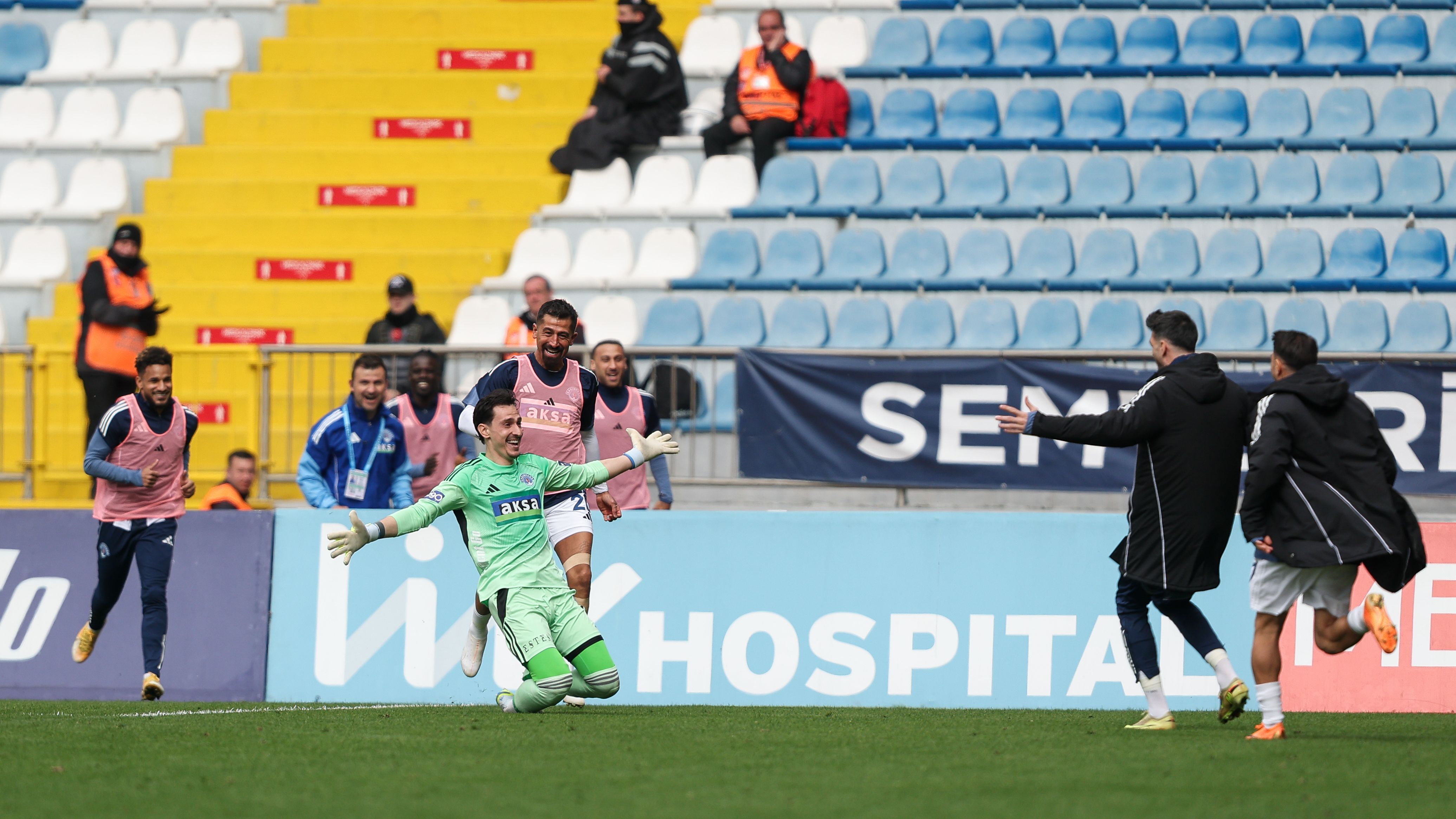 Gol incredibile da 75 metri di Andreas Gianniotis Kasimpasa Kayserispor