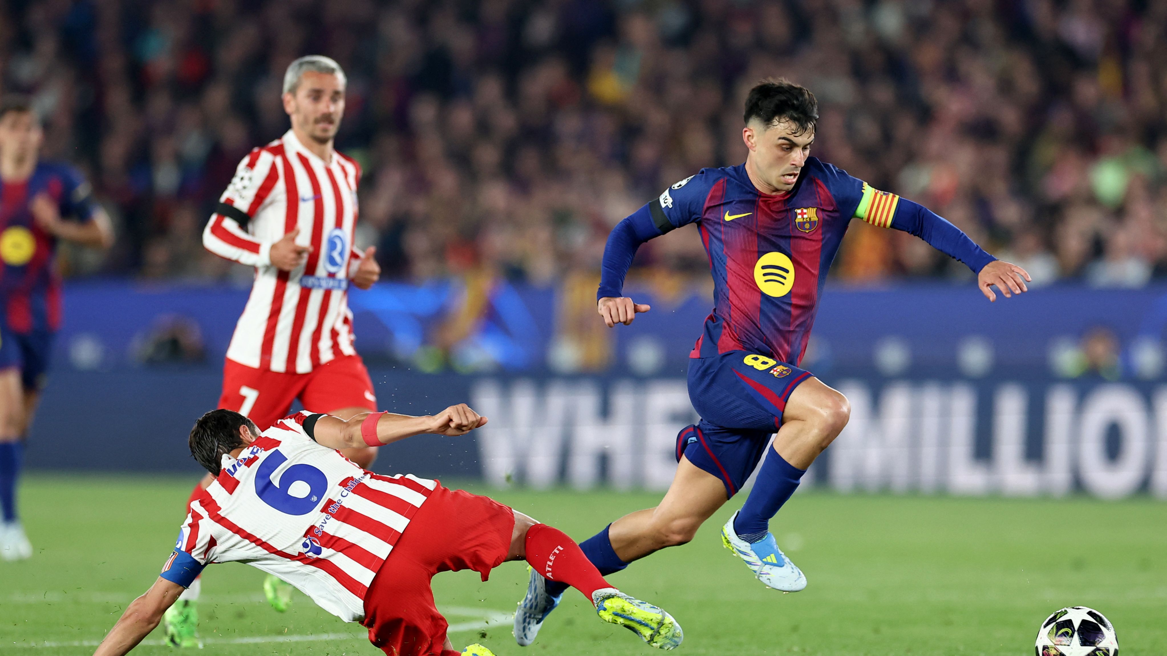 بعد 45 دقيقة فقط.. الكشف عن سبب استبدال بيدري في مباراة برشلونة وأتلتيكو مدريد
