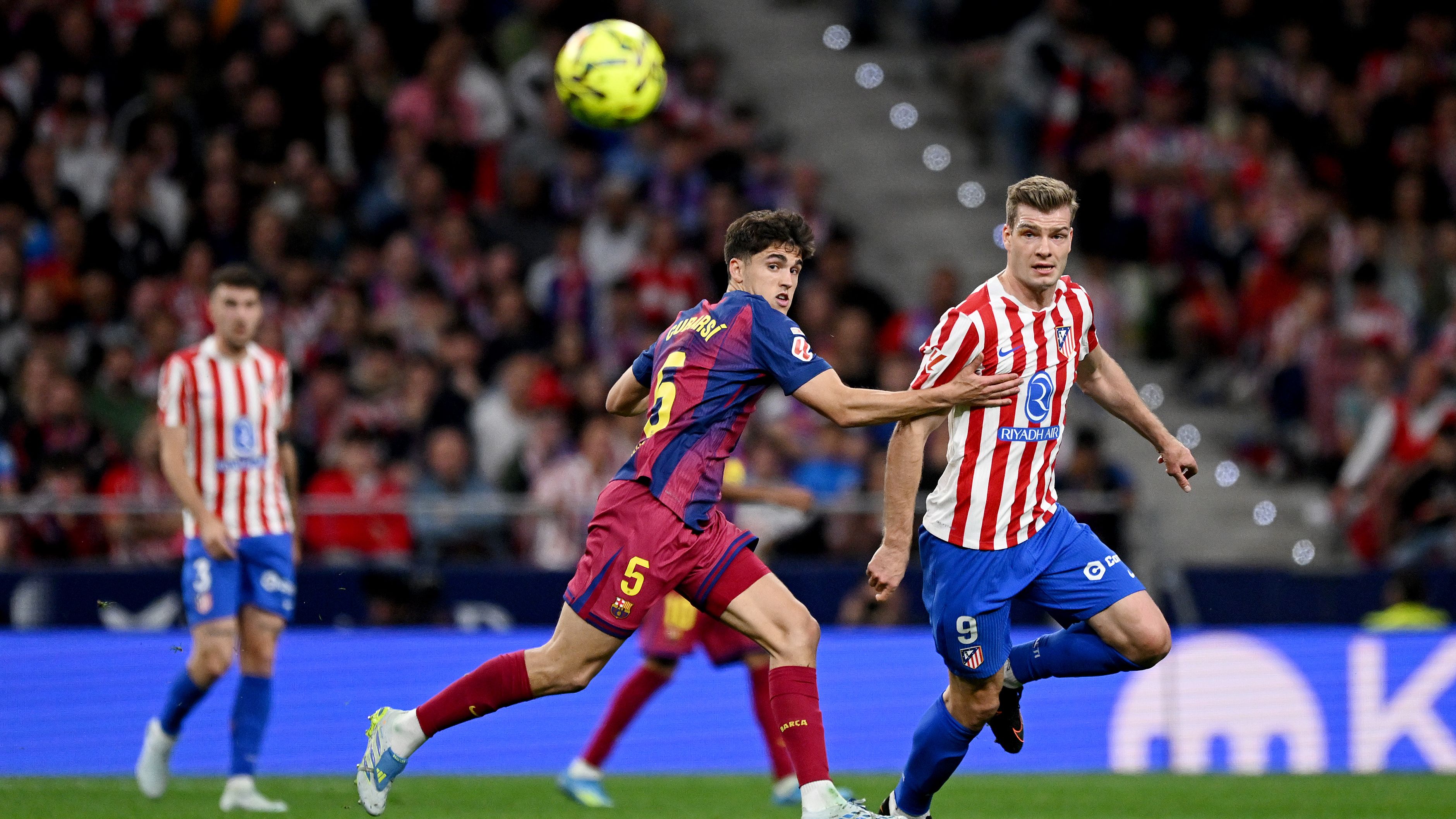 برشلونة يستعد لمواجهة أتلتيكو مدريد في دوري الأبطال بسلاح ملعبه القوي
