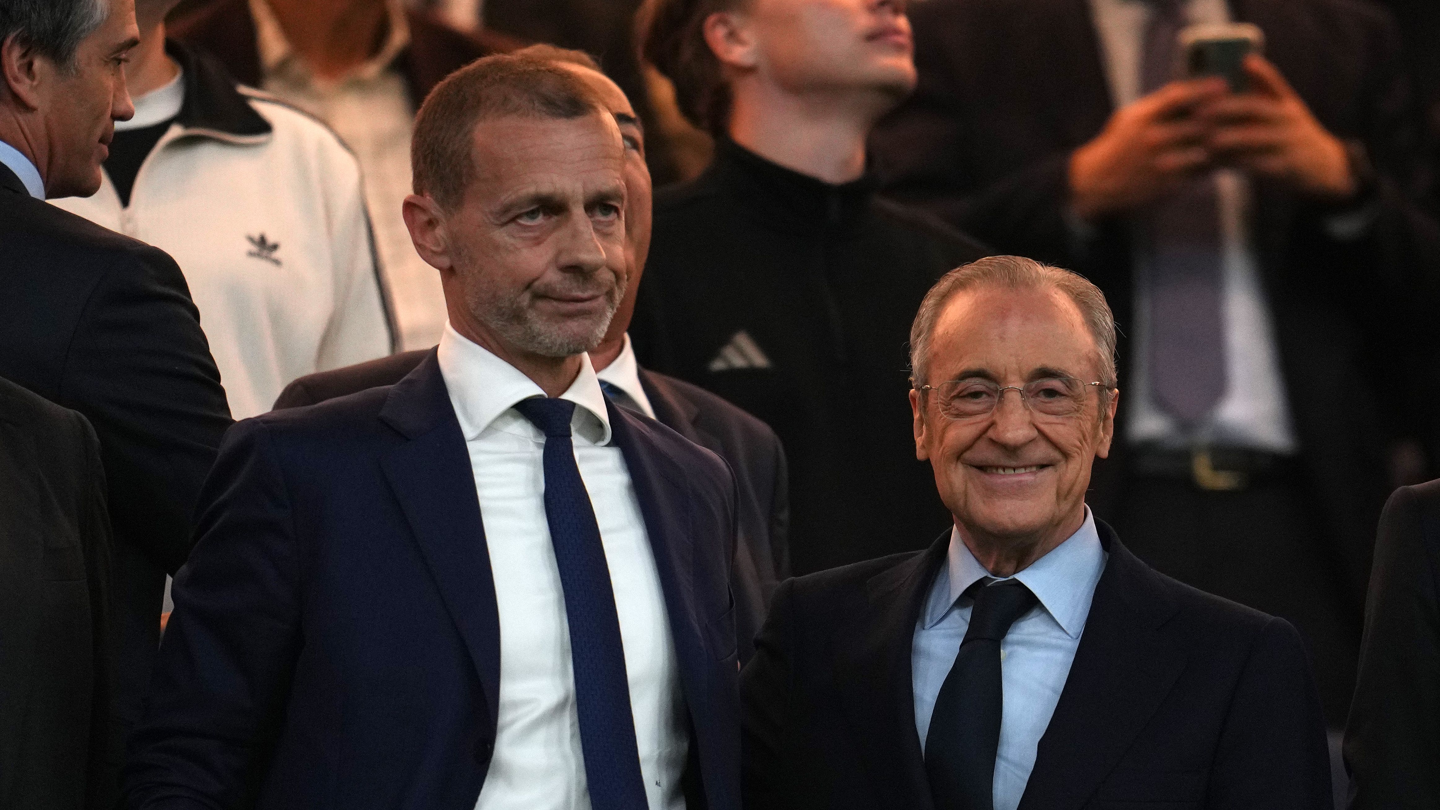 بيريز يتخلى عن ريال مدريد في الكلاسيكو
