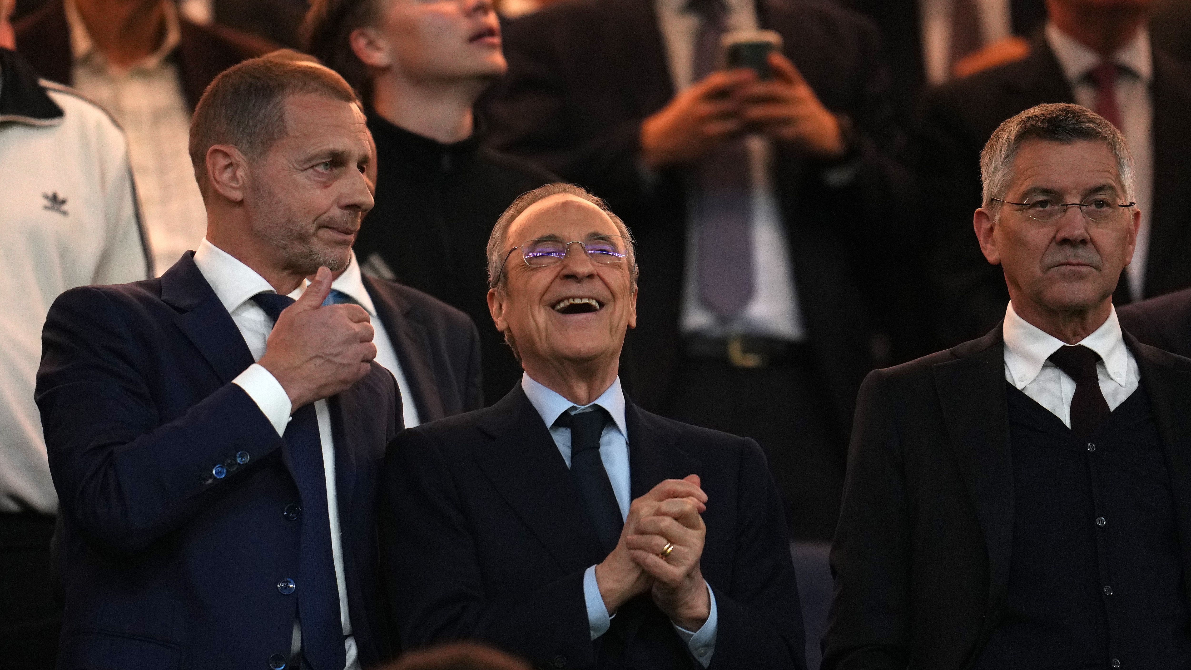 خطيئة بيريز الكبرى.. هكذا دمر ريال مدريد شبيه فليك