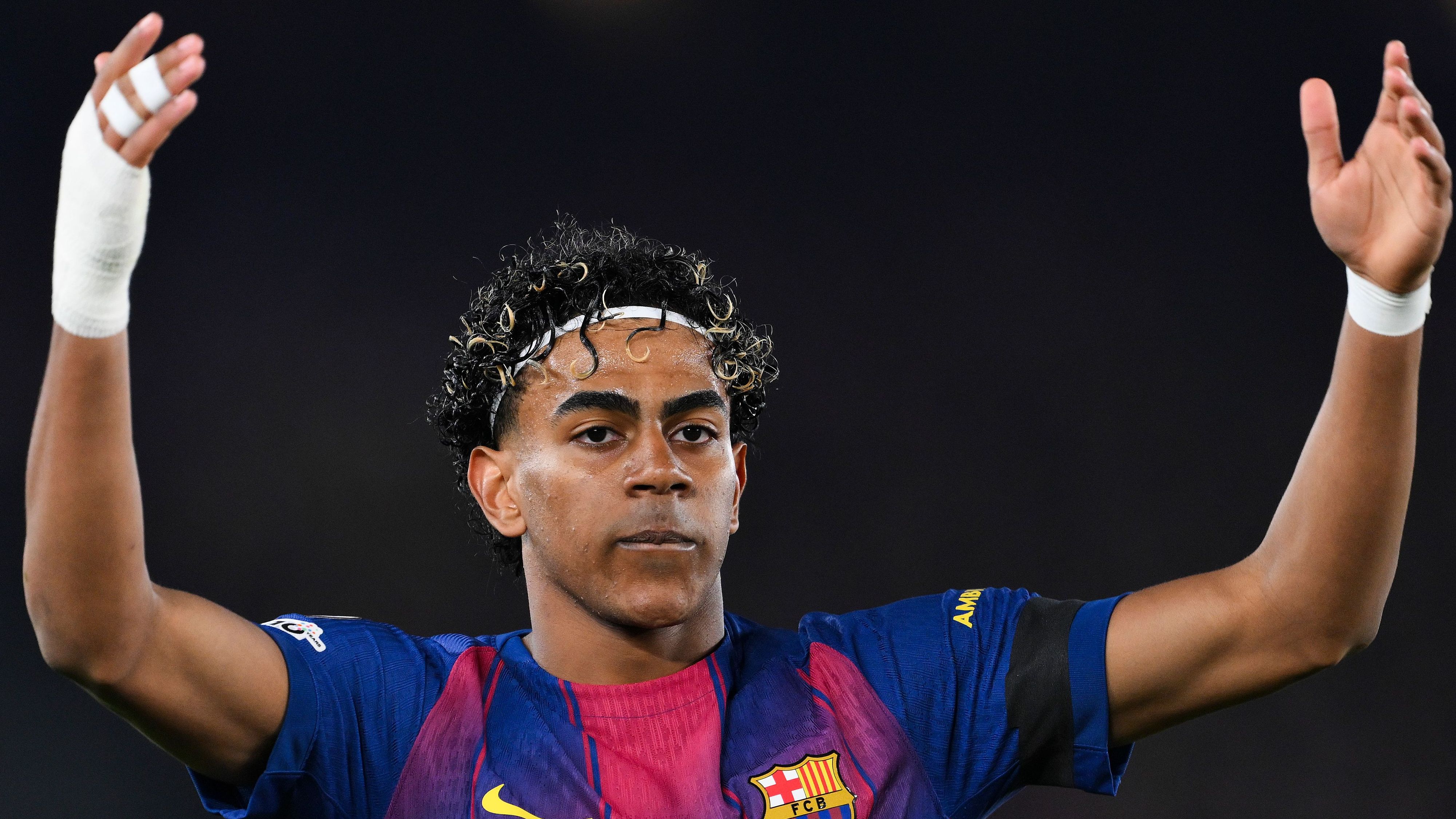 القنوات الناقلة لمباراة برشلونة وإسبانيول في الدوري الإسباني 2025-2026: تفاصيل البث