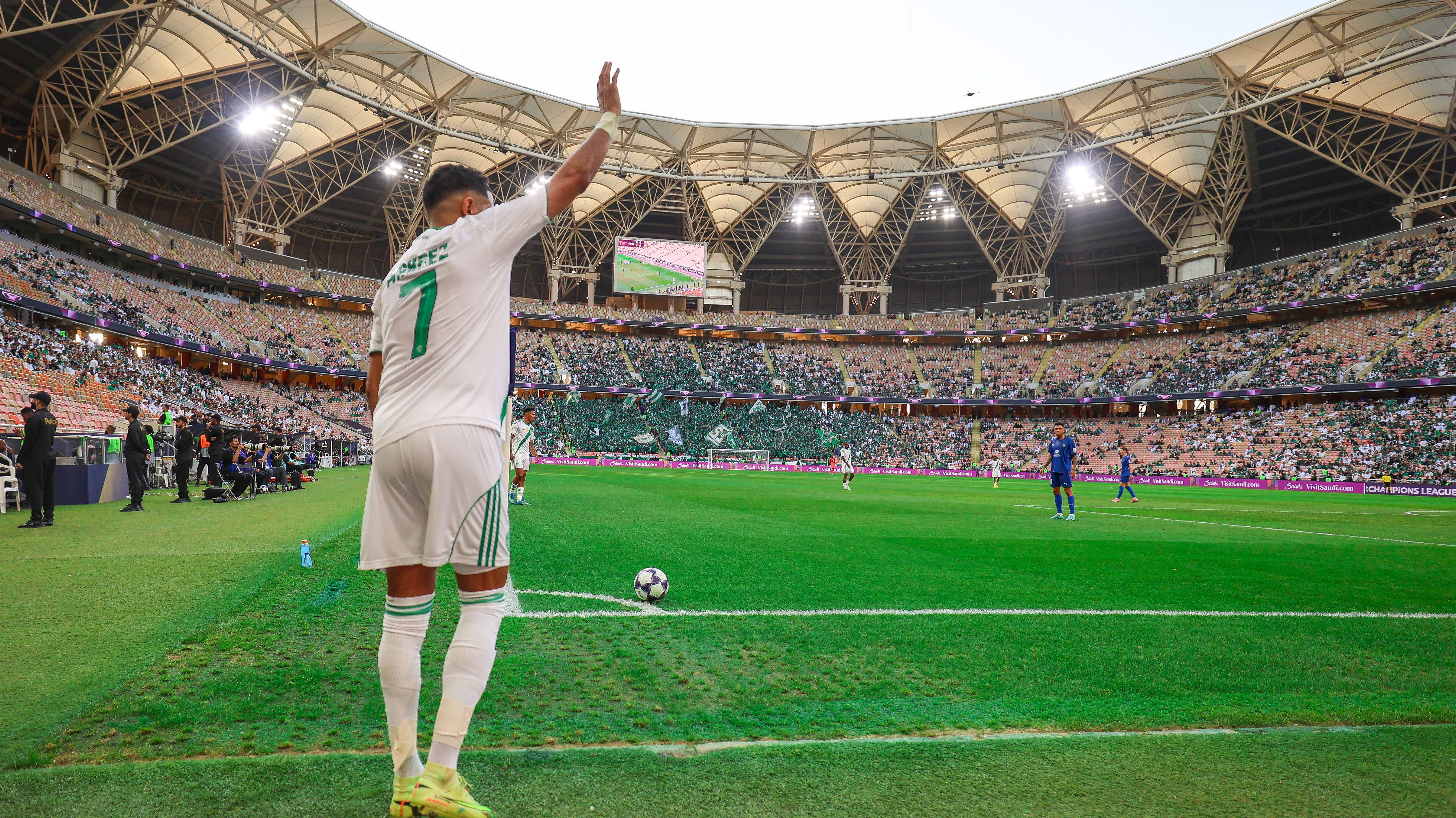 الشمال ضد الهلالبالفيديو.. رياض محرز يستعيد ذكريات سحر الأهلي بثنائية في الهلالالنجم الجزائري يواصل توهجه15:5027 أكتوبر 2026