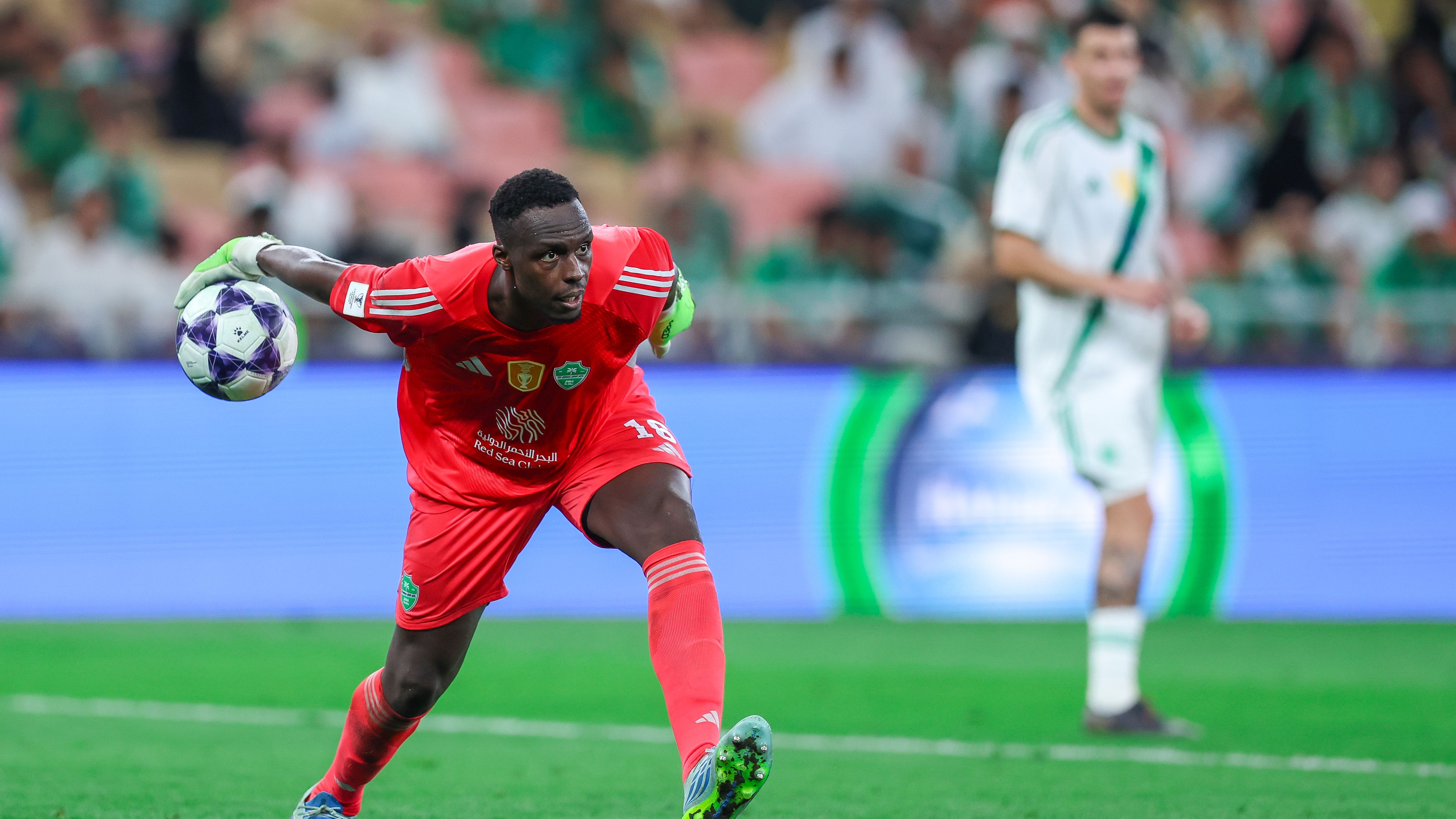 حارس كألف.. ميندي "أخطبوط" لا يتوقف عن إنقاذ أهلي جدة