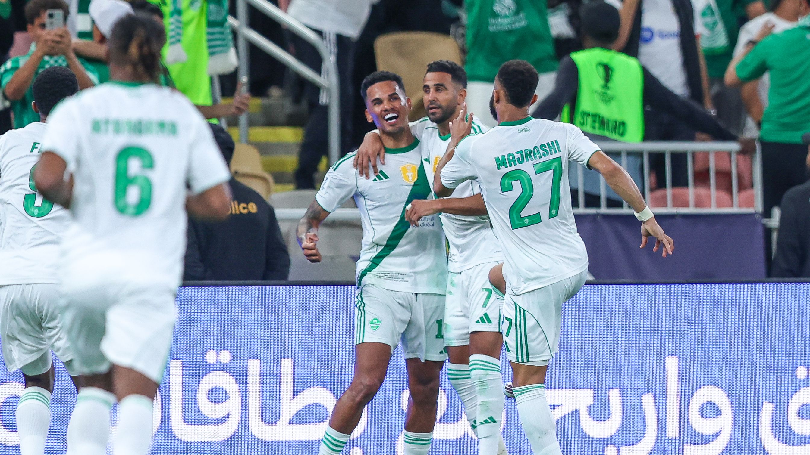 رياض محرز يطلق وعدًا جديدًا لجماهير الأهلي بعد التأهل الآسيوي المثير