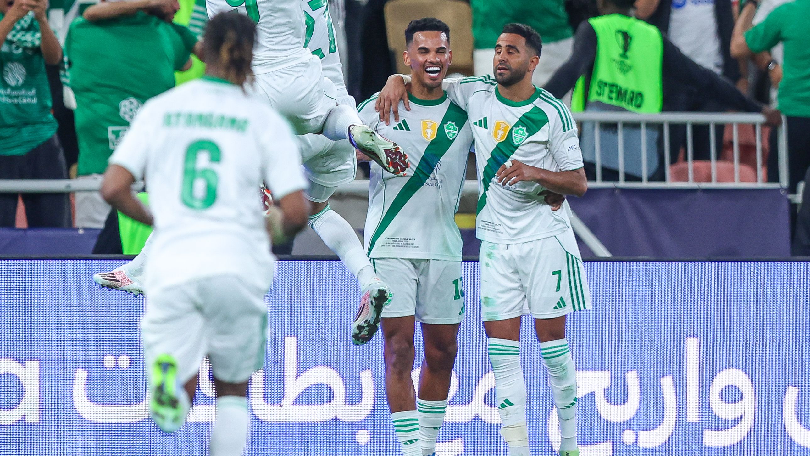 رياض محرز يُنقذ الأهلي بهدف سينمائي في دوري أبطال آسيا ضد الدحيل القطري