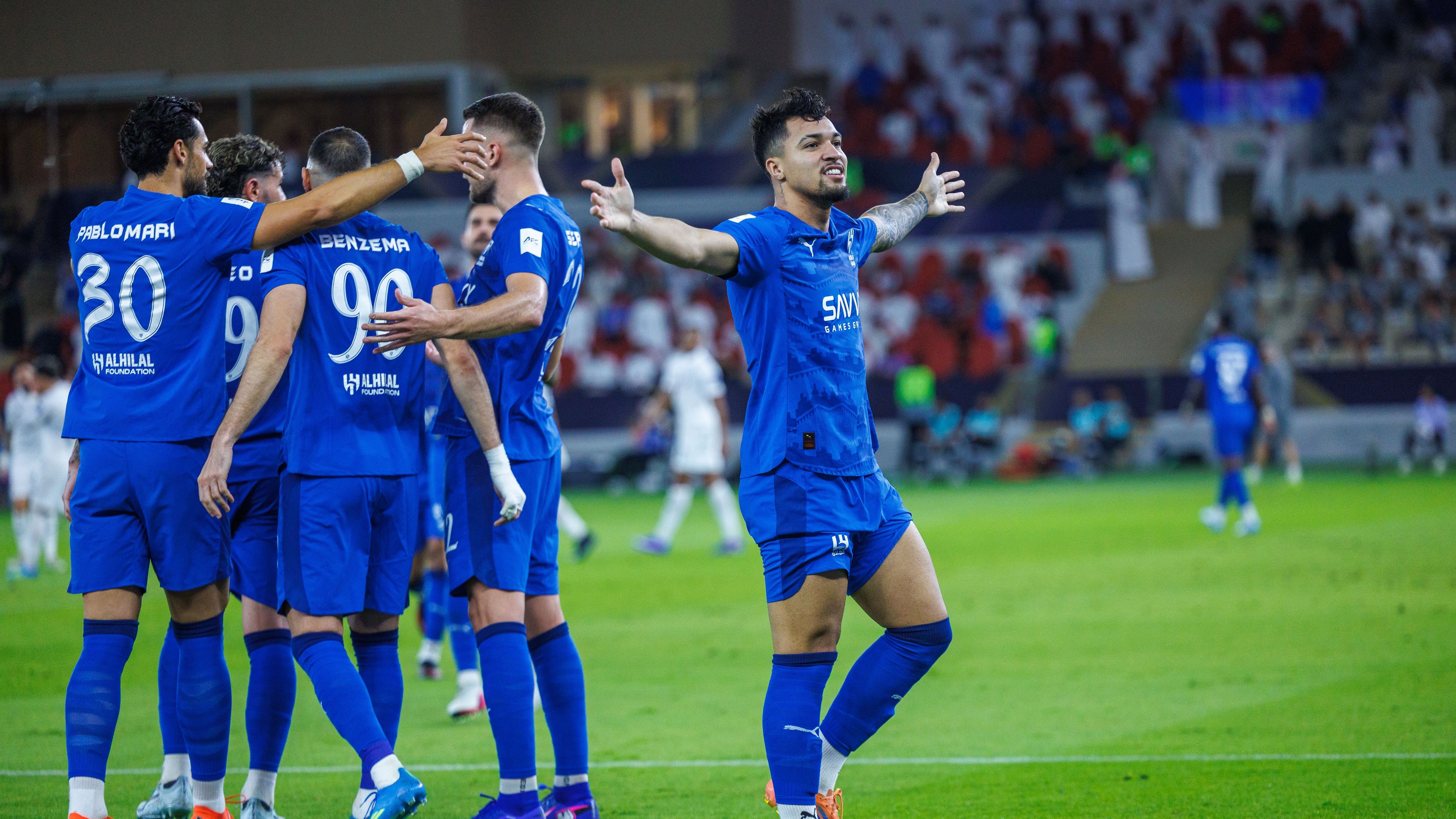 صفقة مدوية تنهار.. الهلال يجمد مفاوضاته مع مسؤول ليفربول