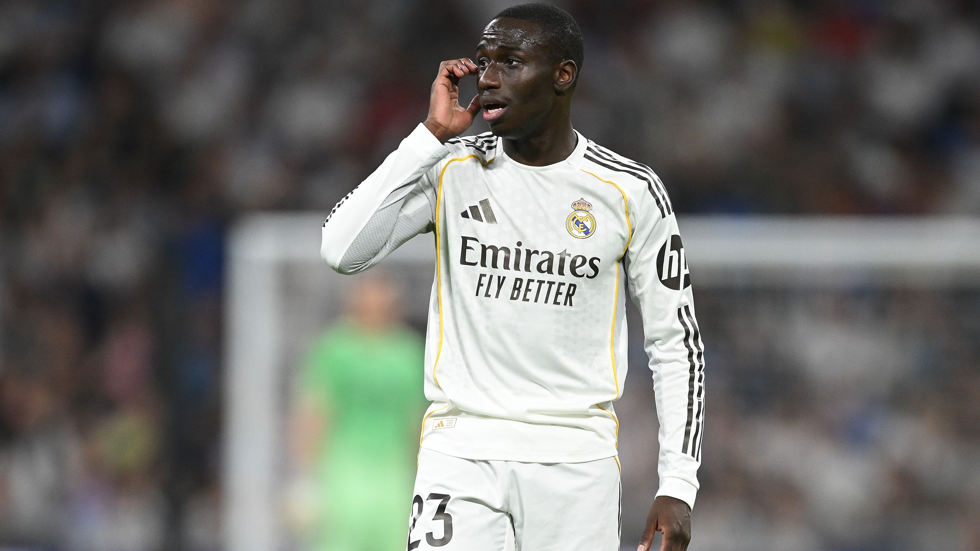 فيرلاند ميندي لا يعتزم مغادرة ريال مدريد