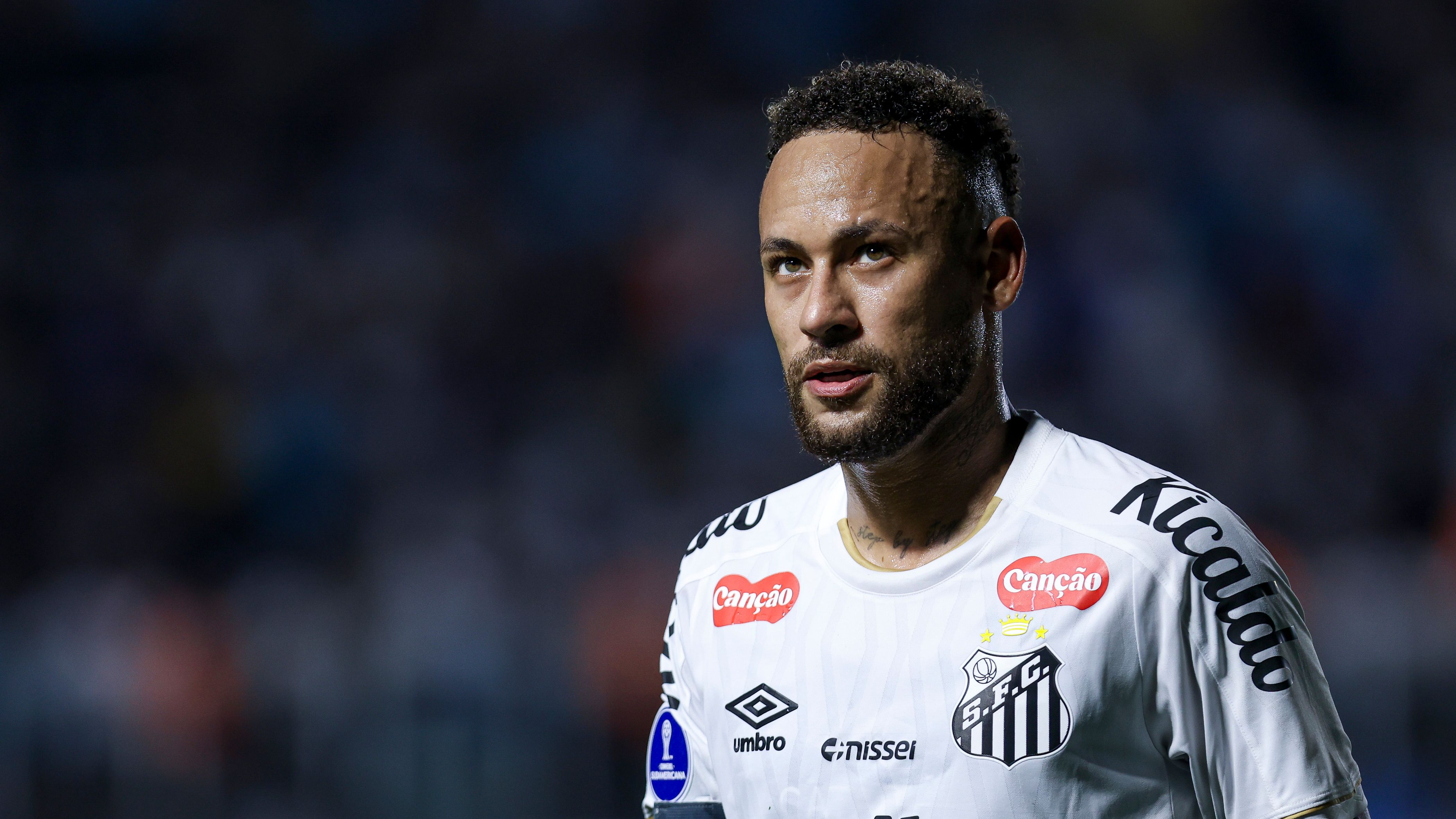 بالفيديو: "هل أنا مدلل؟".. نيمار يشتبك مع جماهير سانتوس