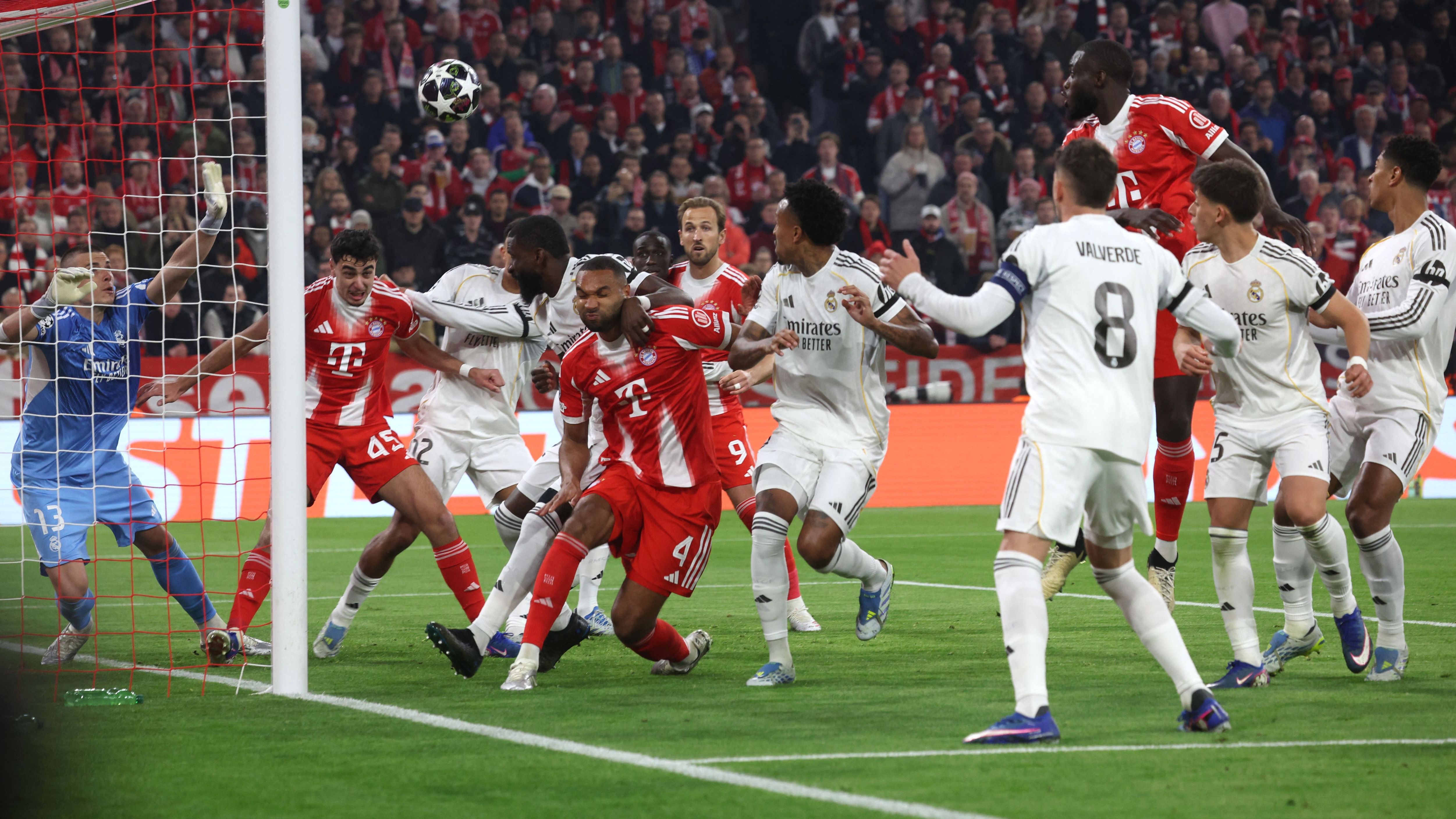 ريال مدريد يقرر بيع حارسه أندري لونين لصعود نجم الشباب خافي نافارو