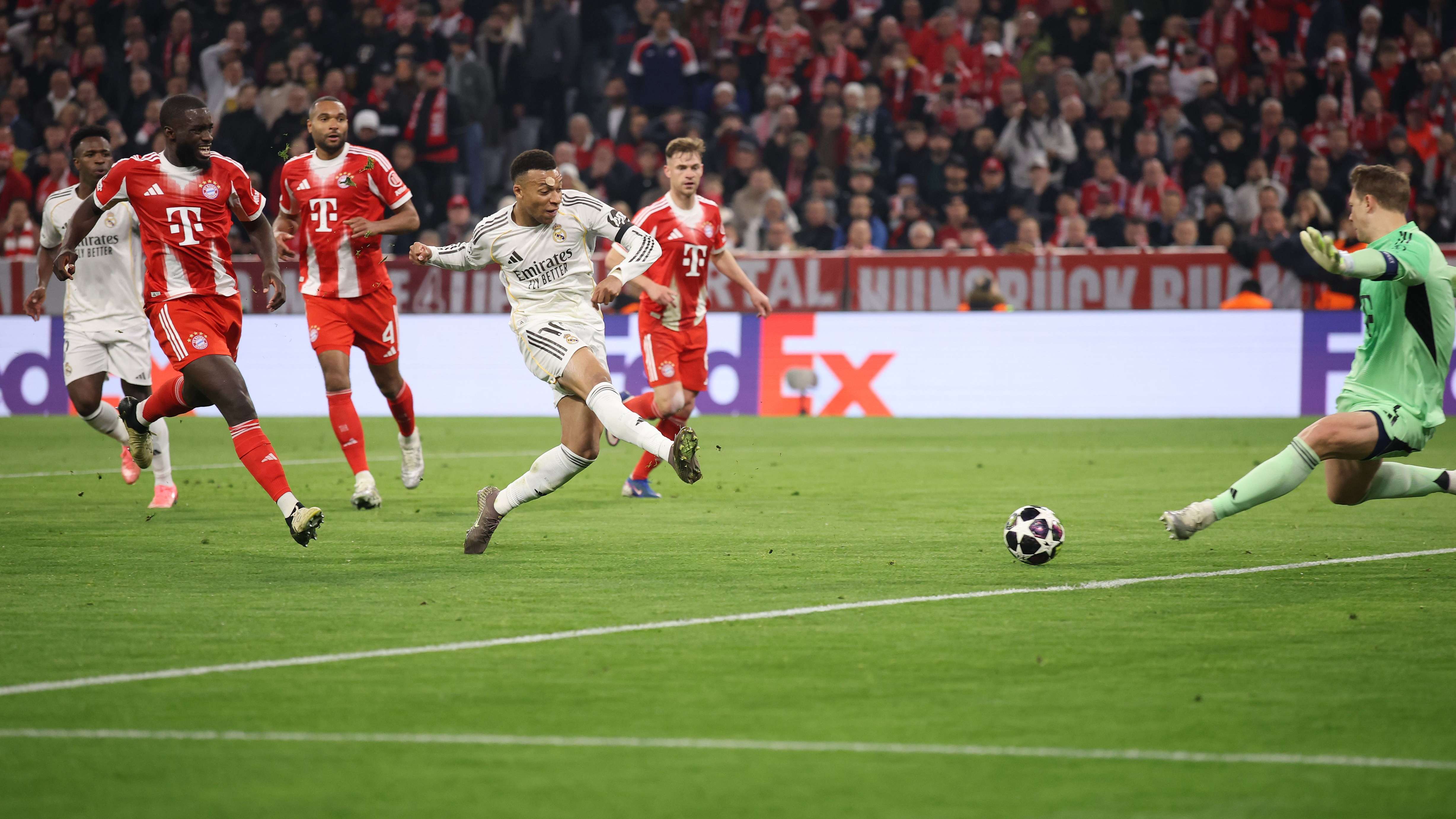 FC Bayern München v Real Madrid CF - UEFA Champions League 2025/26 Quarter-Final Second Leg