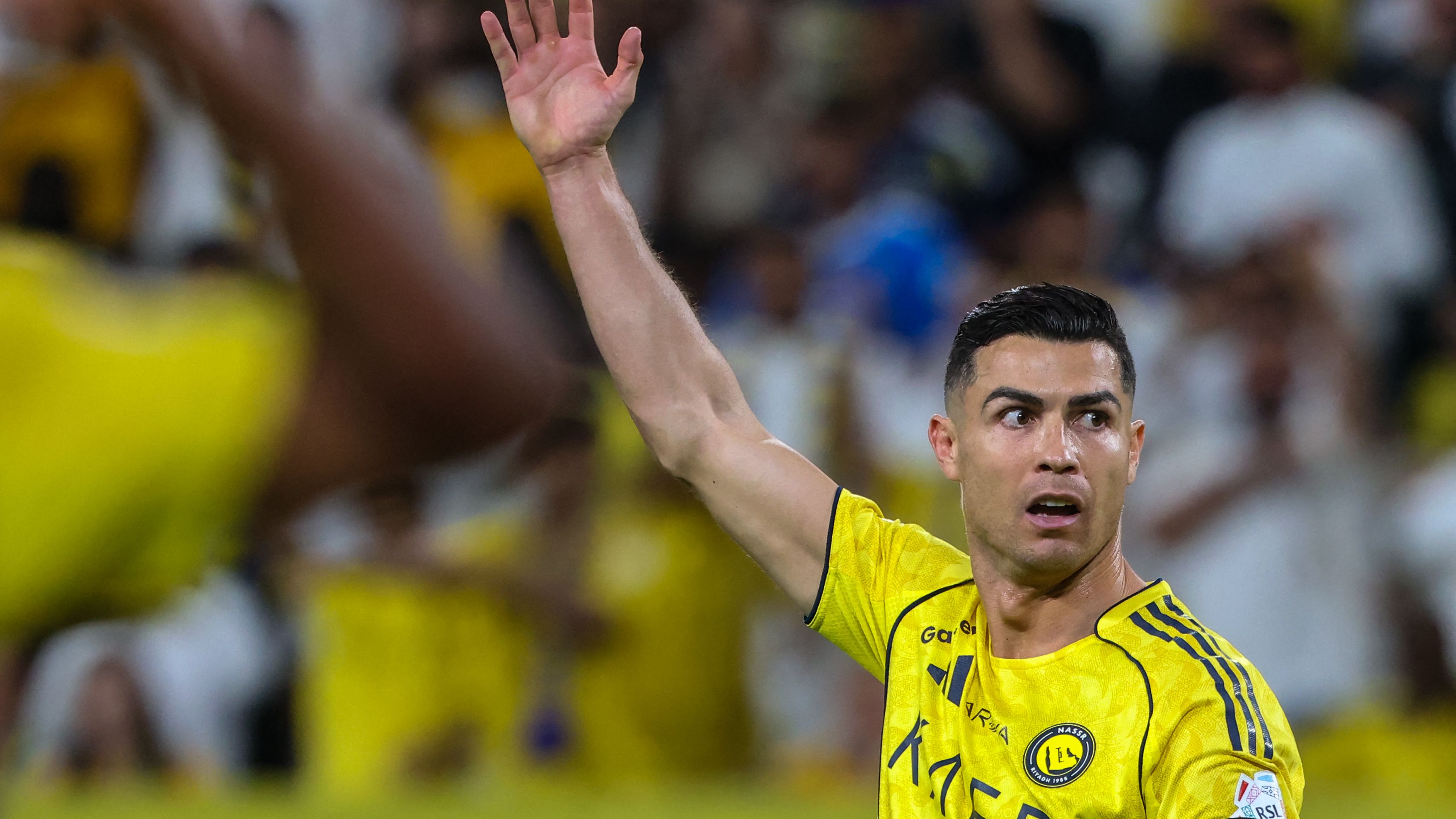 فيديو قديم لرونالدو يتنبأ بفشل آرسنال في الدوري الإنجليزي بعد فوز مانشستر سيتي