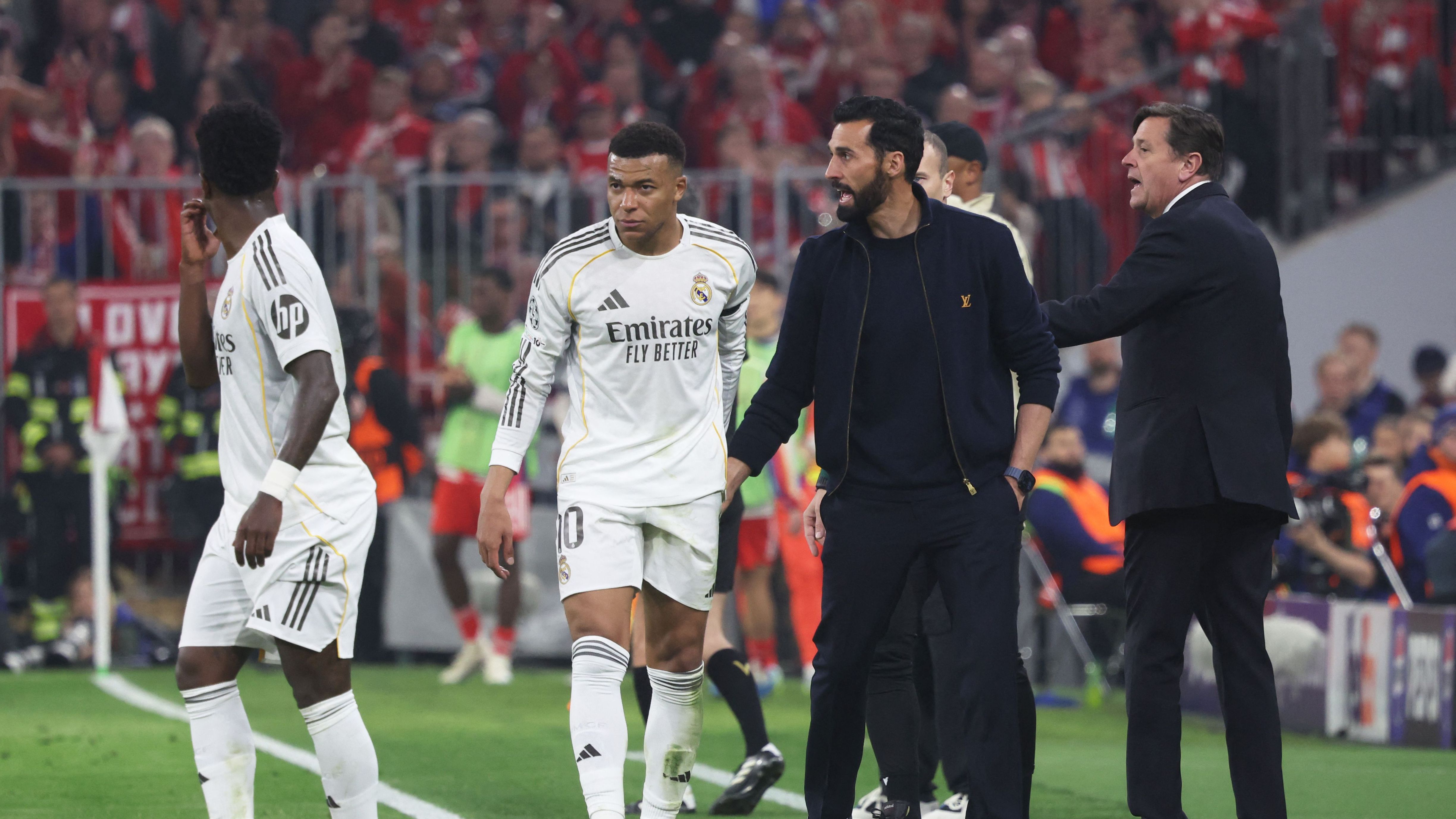 صدام "الخندق الواحد".. هل يسقط ريال مدريد ضحية نيرانه الصديقة بالكلاسيكو؟