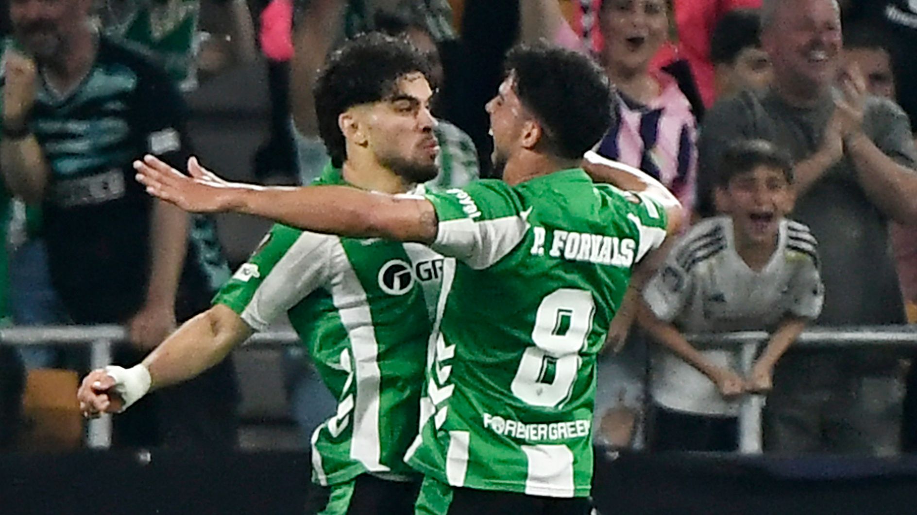 نجم المغرب يتوج بجائزة مميزة في إسبانيا