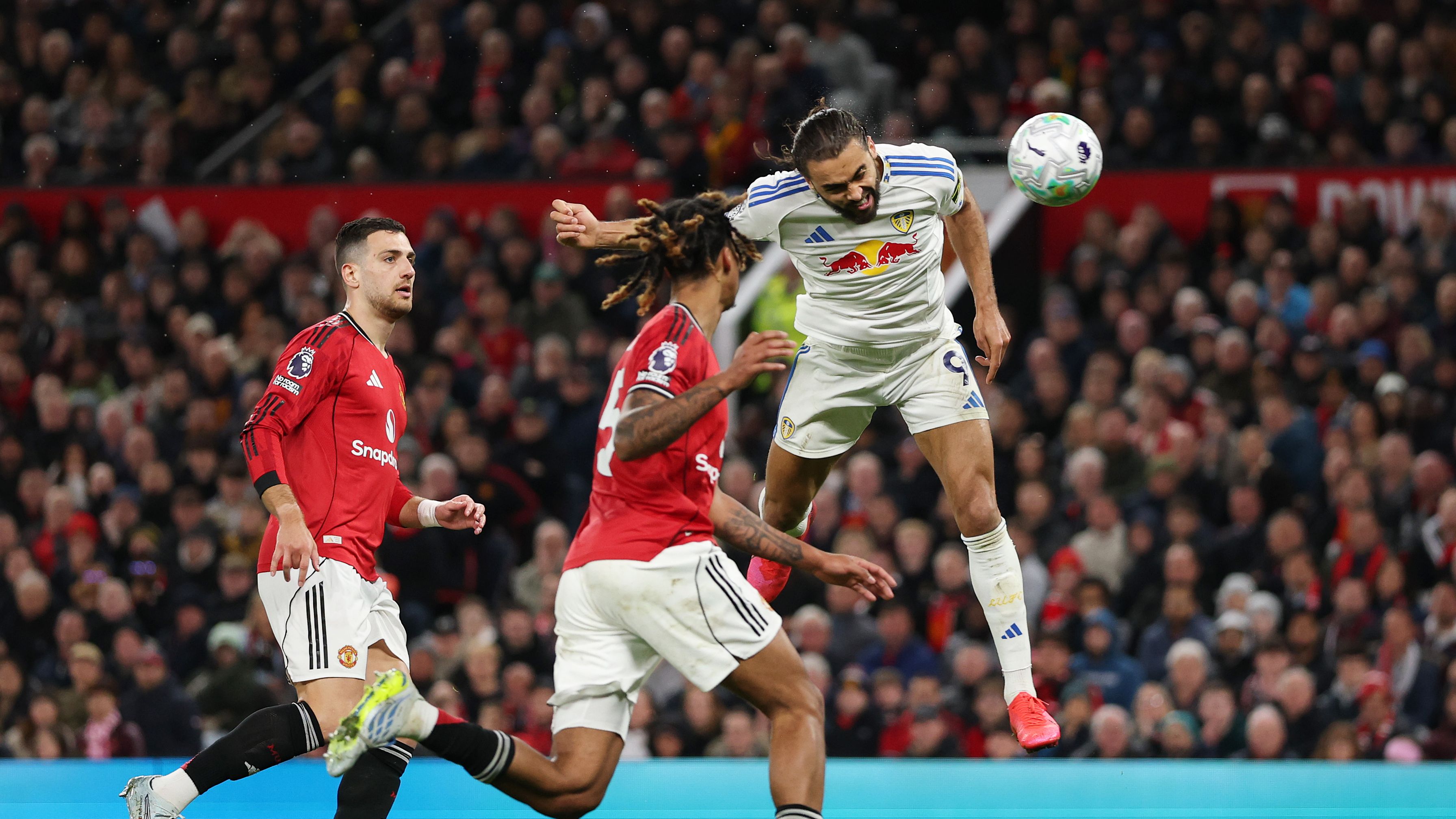 Manchester United v Leeds United - Premier League