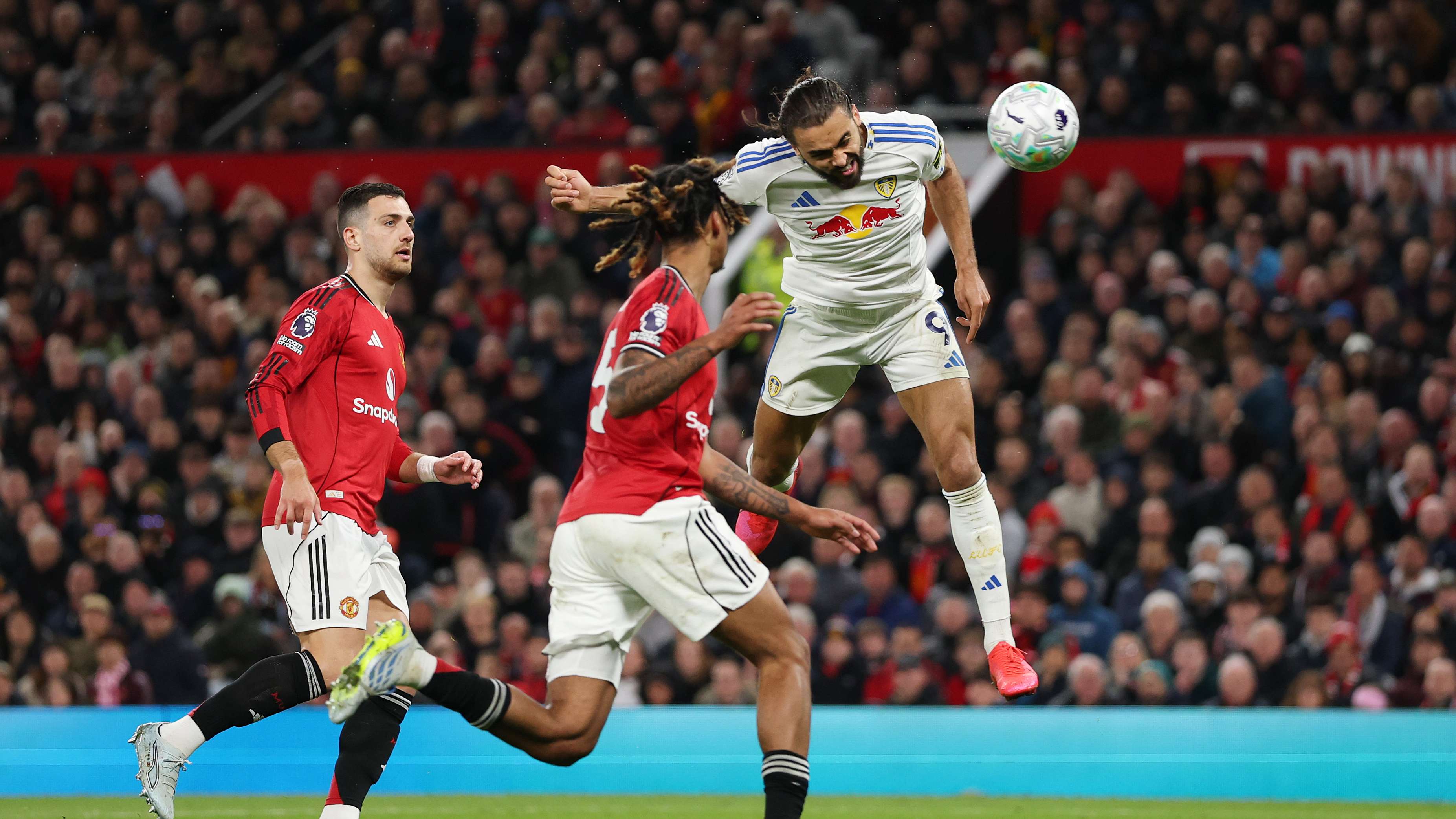 Manchester United v Leeds United - Premier League