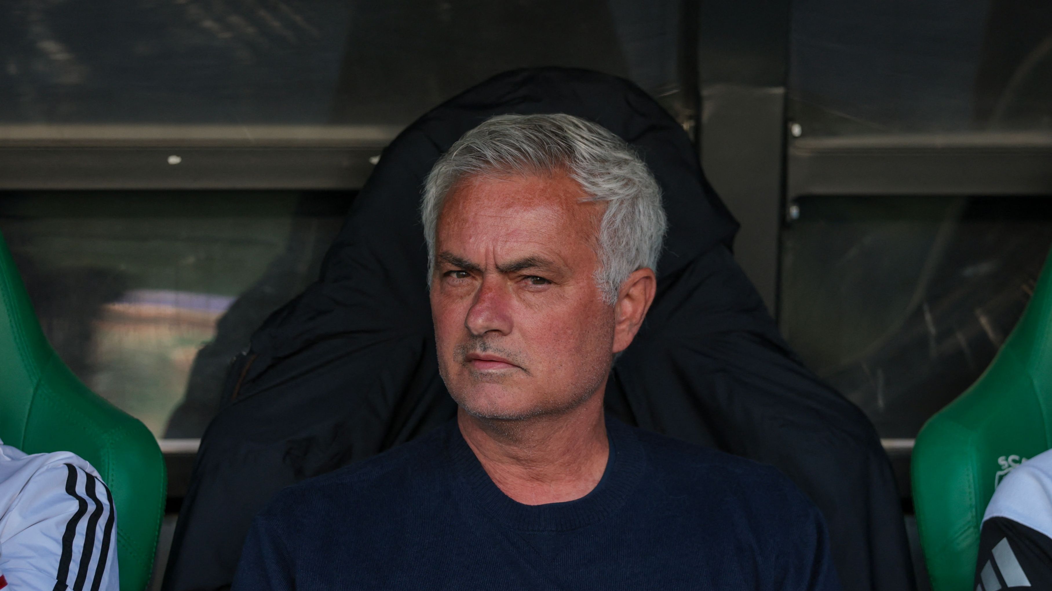 مورينيو يعرض نفسه على ريال مدريد.. ما موقف بيريز؟