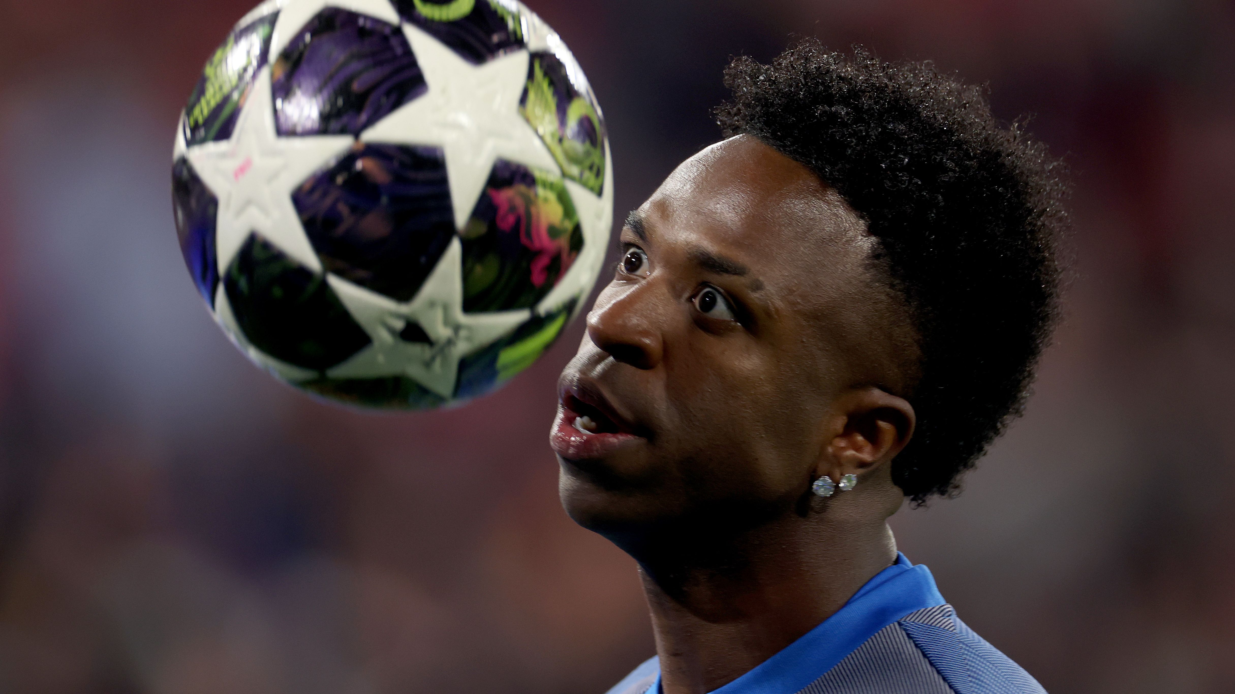 نجم أتلتيكو السابق يقيم فينيسيوس بميزان ميسي ورونالدو ونيمار