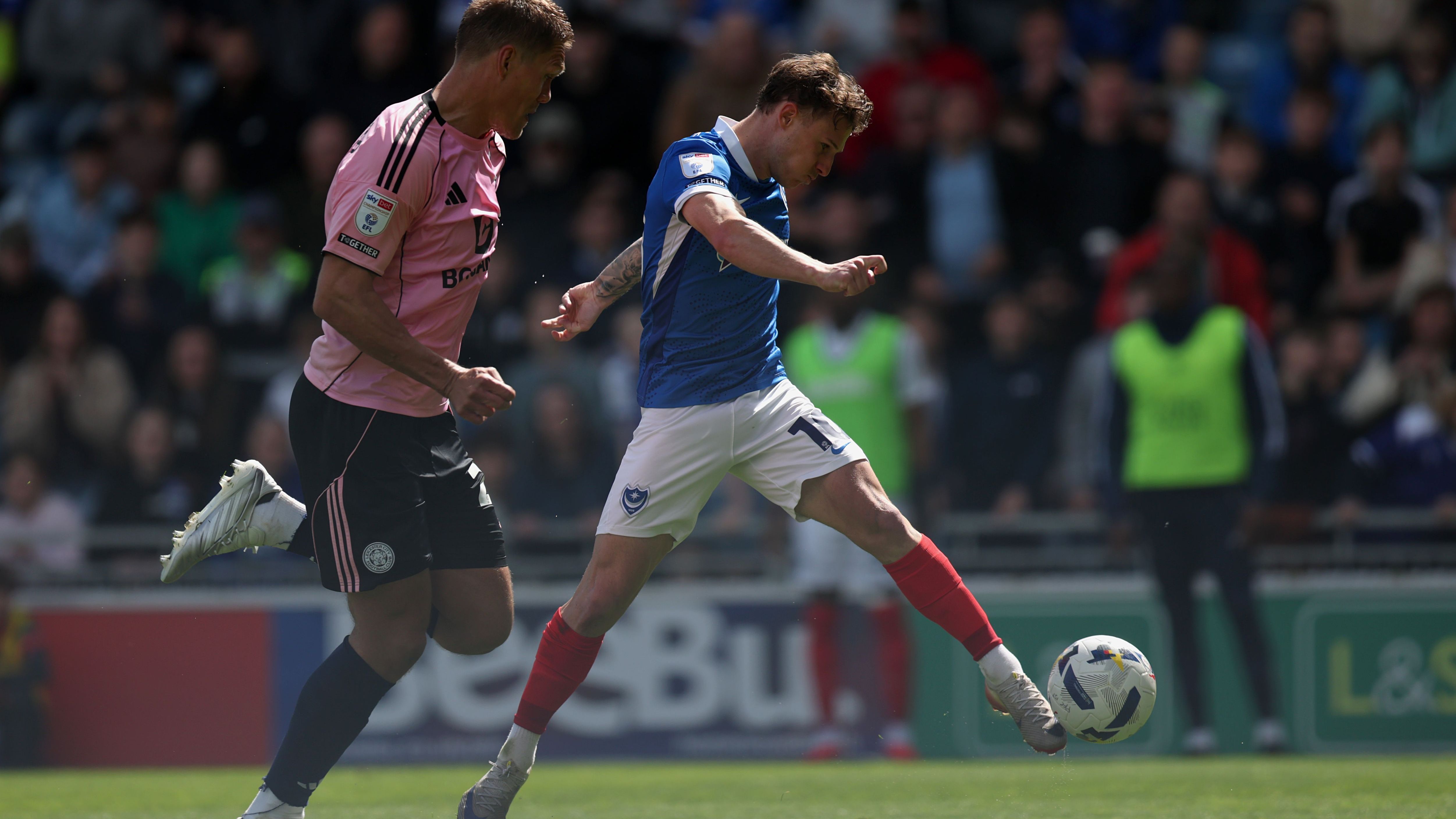 كارثة.. بطل إنجلترا السابق يقترب من الدرجة الثالثة