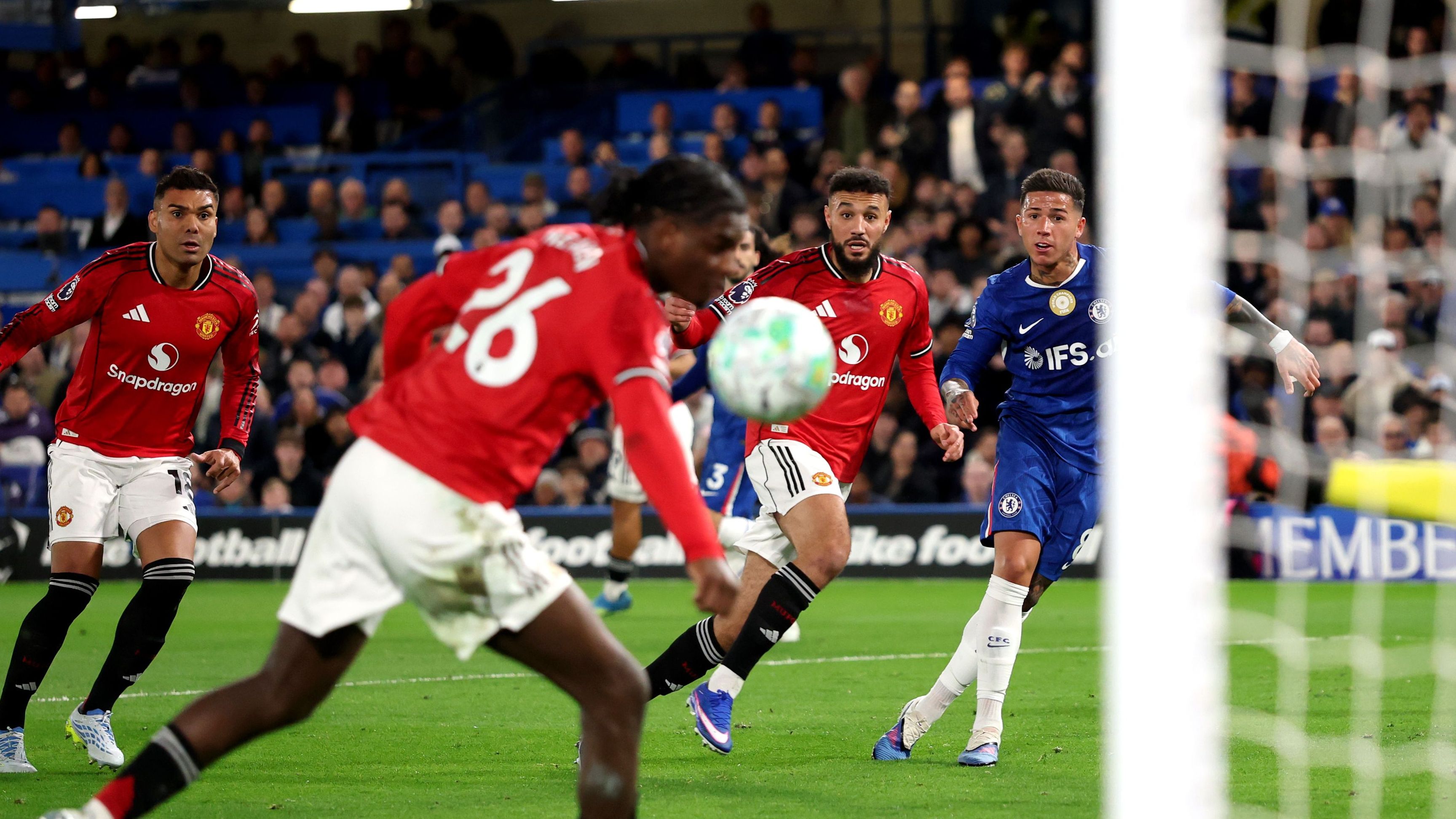 بالفيديو: تشيلسي يغرق بخسارة جديدة أمام اليونايتد