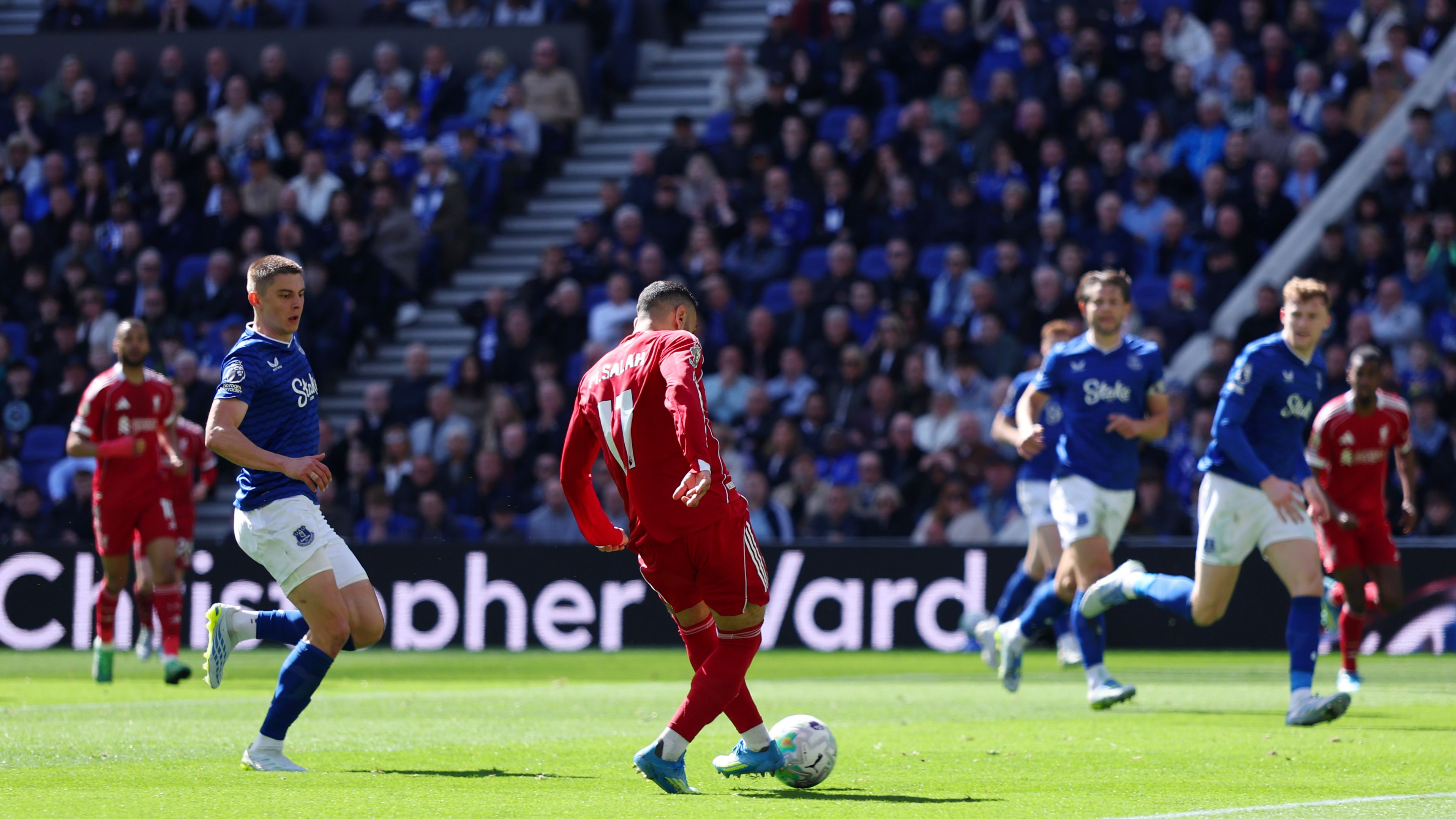 ليفربول ينتصر على إيفرتون في ديربي الميرسيسايد الأخير لمحمد صلاح