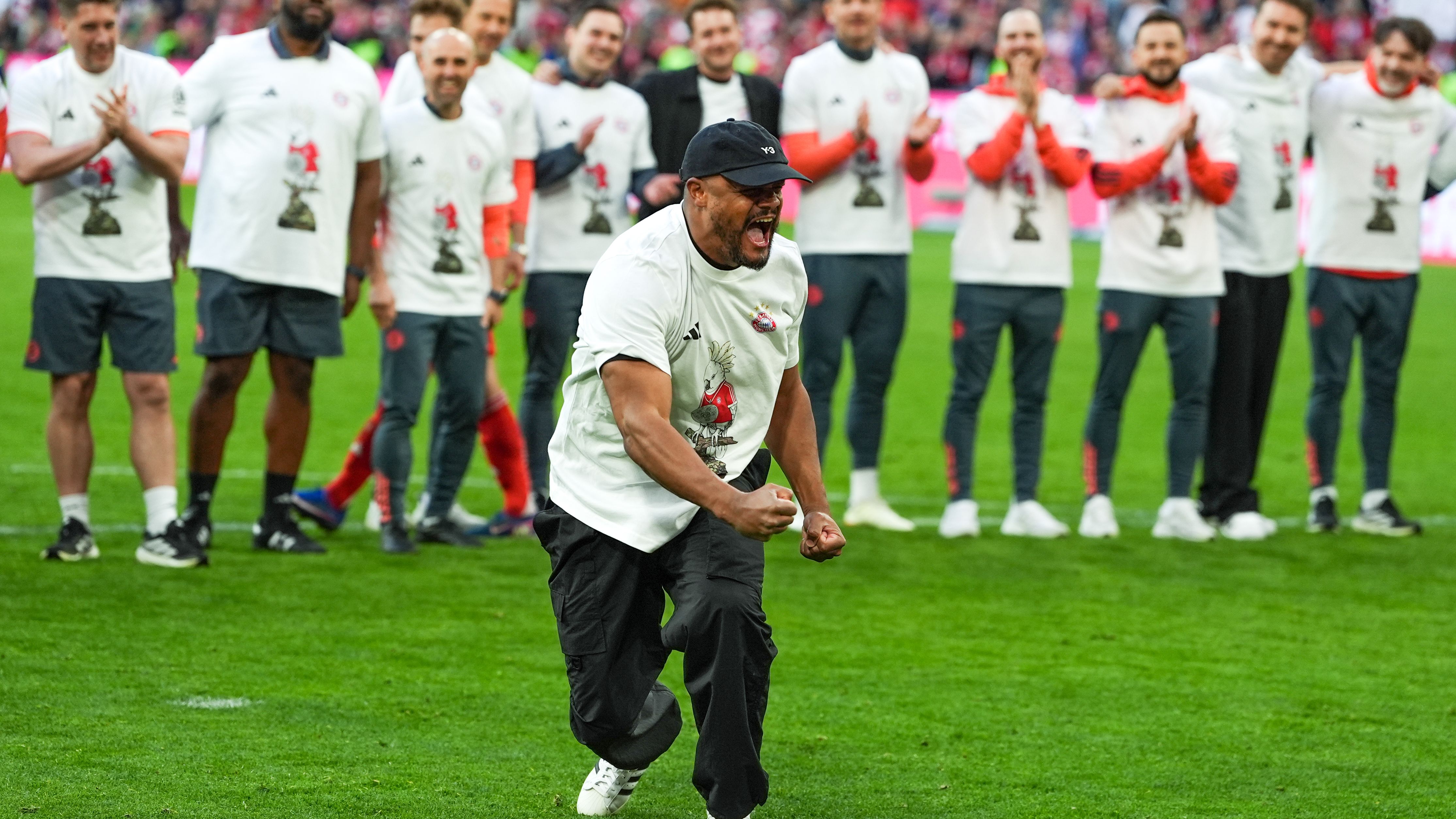 كومباني يكشف حالة نجم بايرن ميونخ قبل معركة سان جيرمان